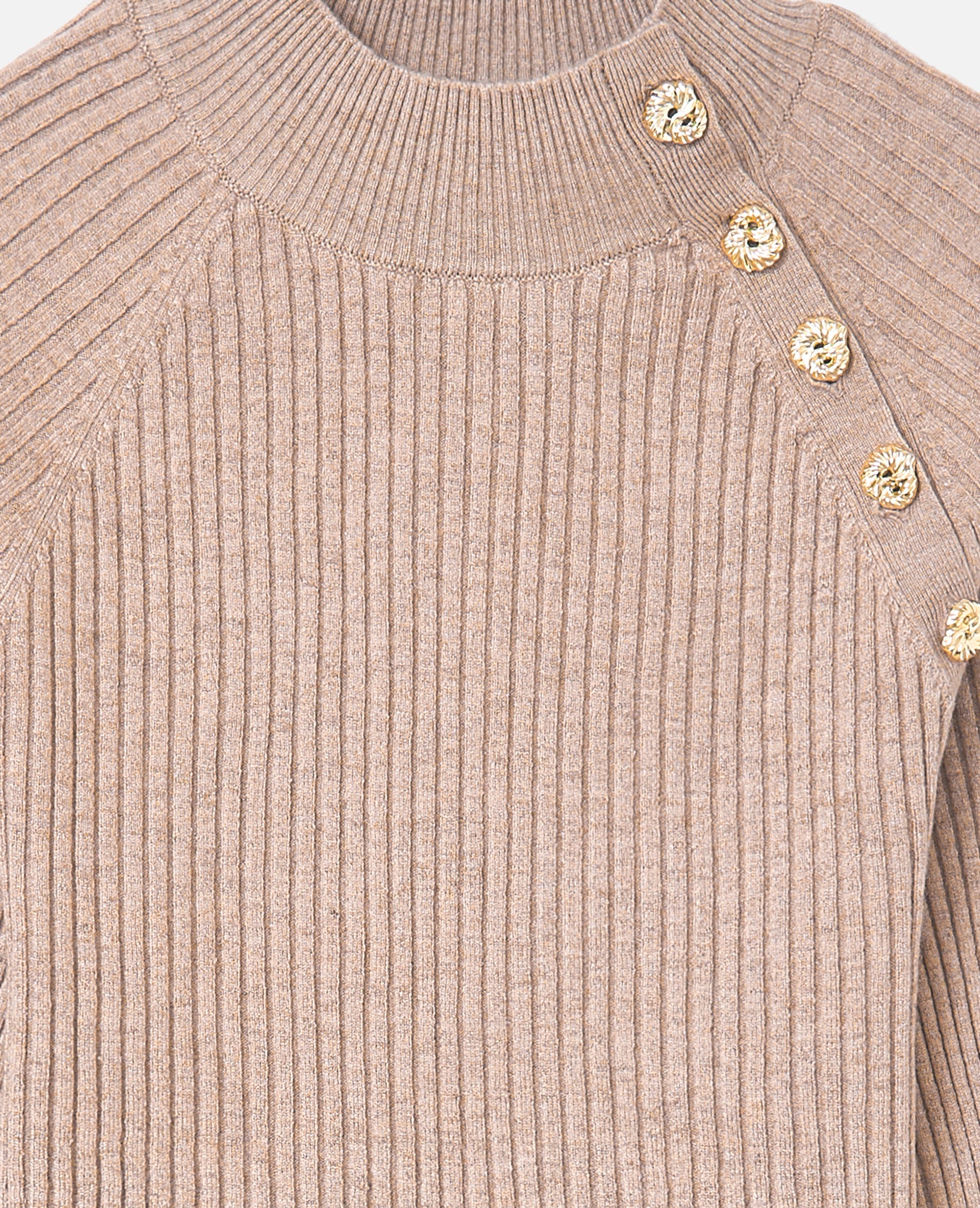Pull moulant en maille côtelée avec boutons