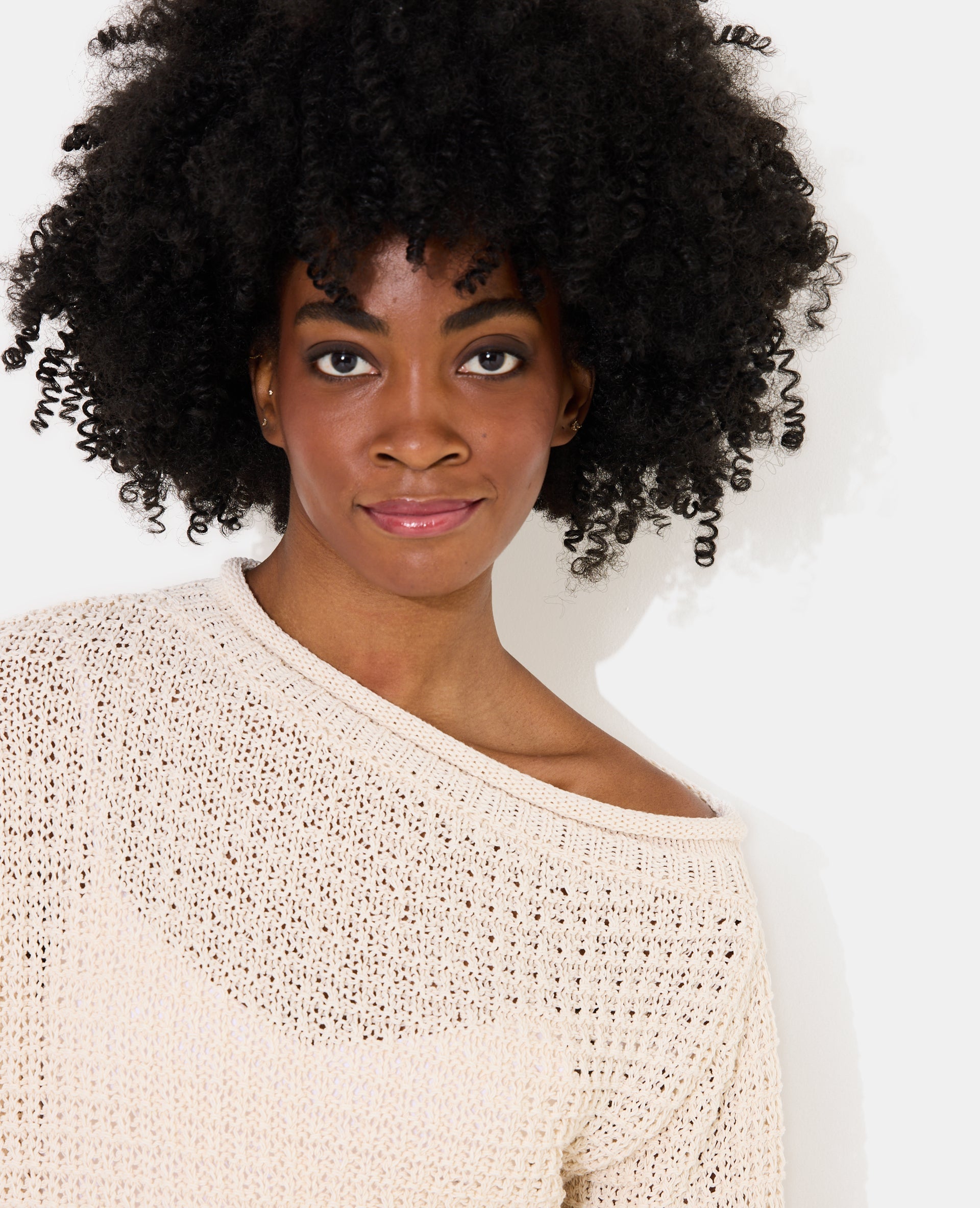 Pull asymétrique en maille ajourée