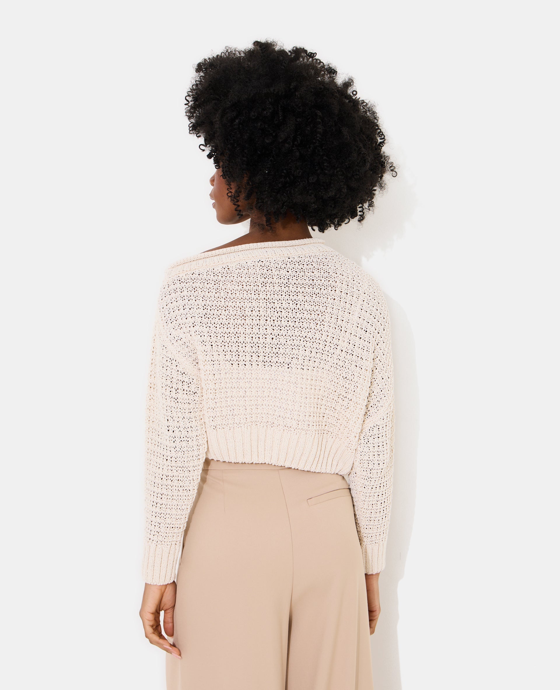 Pull asymétrique en maille ajourée