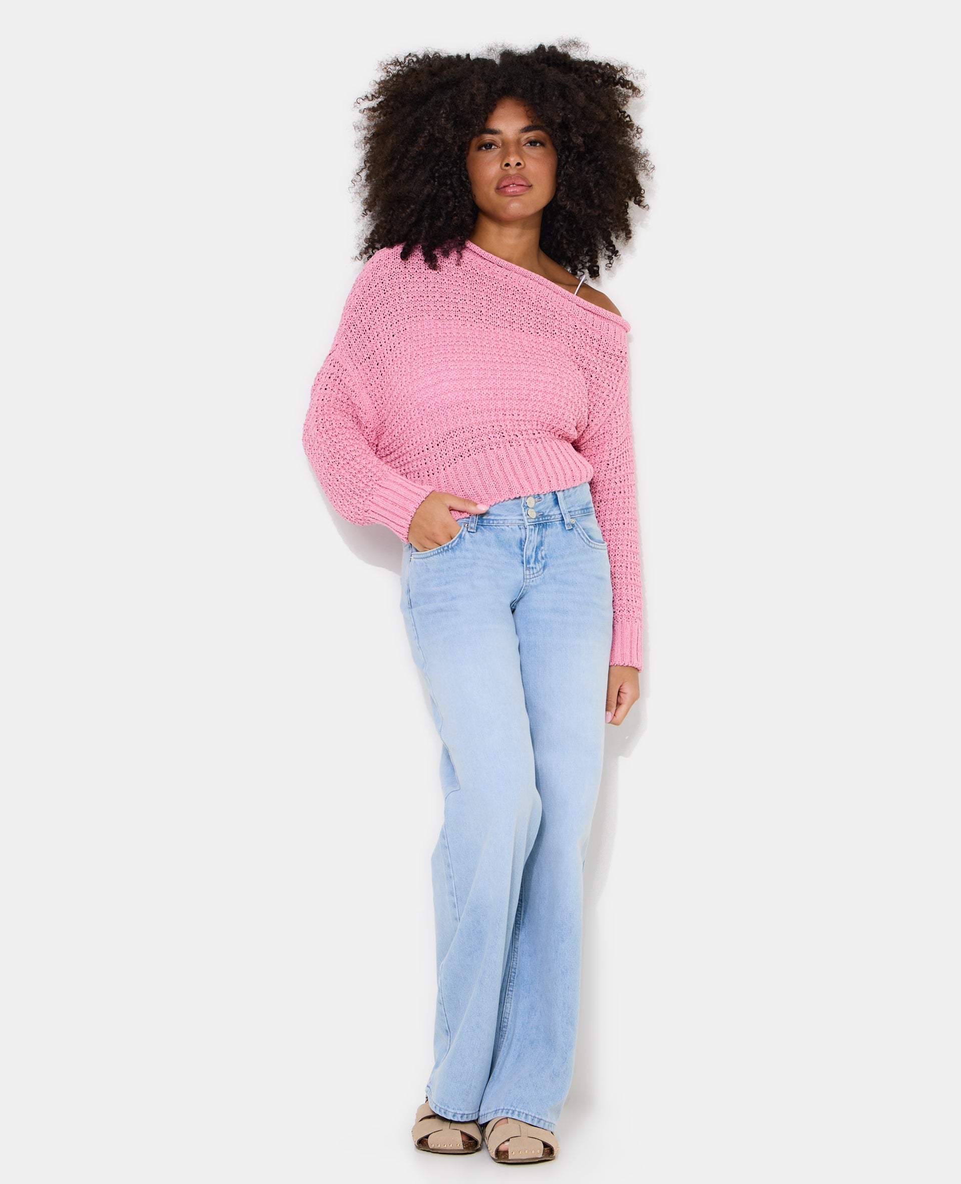 Pull asymétrique en maille ajourée