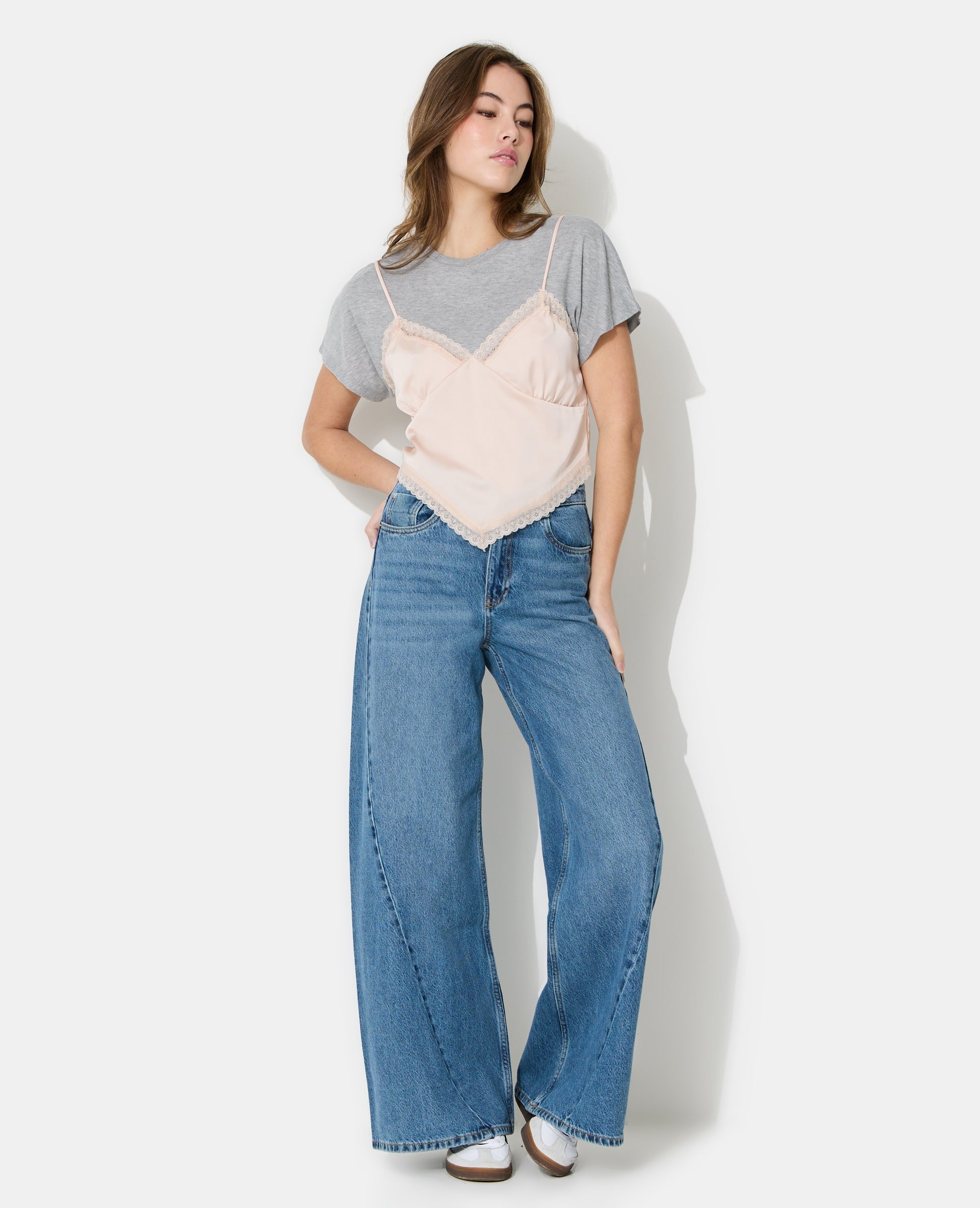T-shirt 2 en 1 avec top dentelle et satin