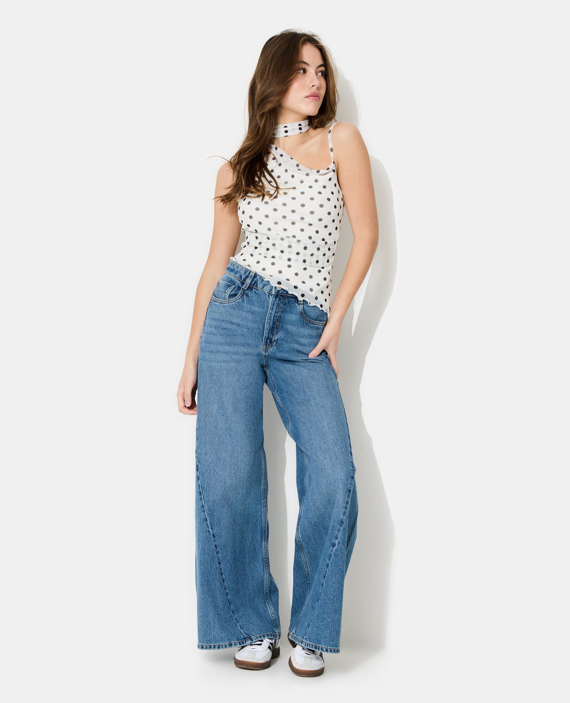 Top asymétrique avec écharpe intégrée motif pois