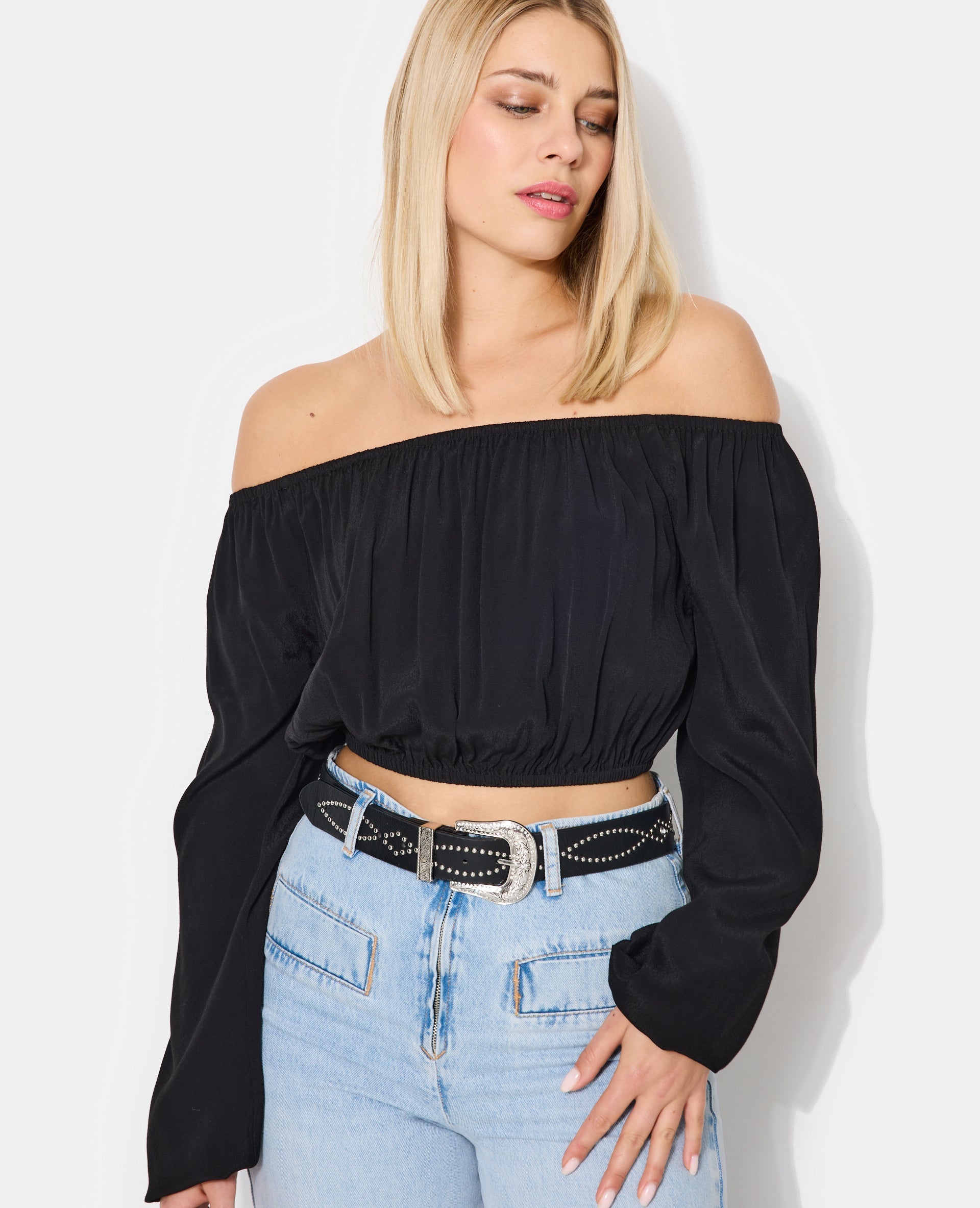 Blouse courte encolure Bardot