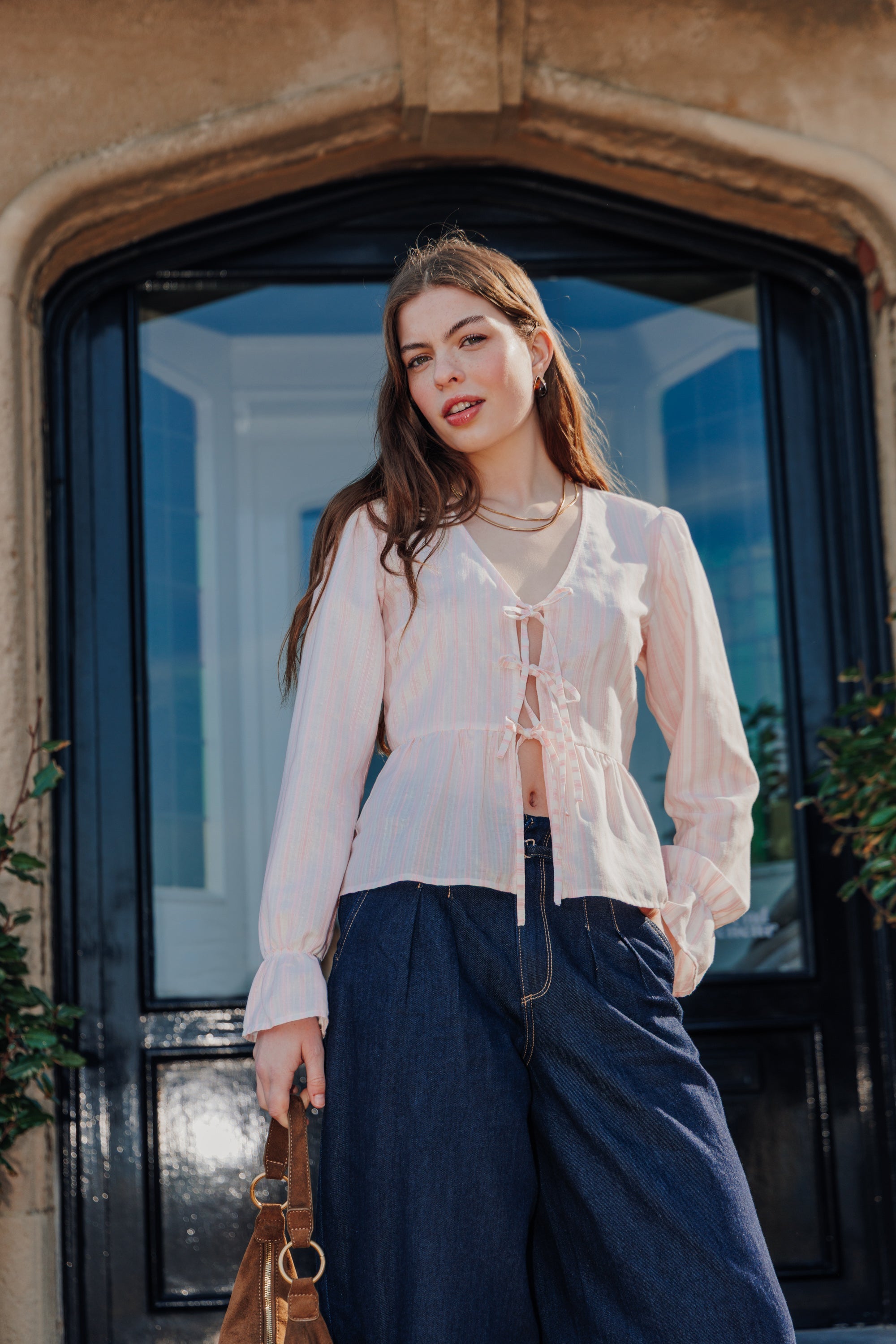 Blouse rayée avec volants et nouettes