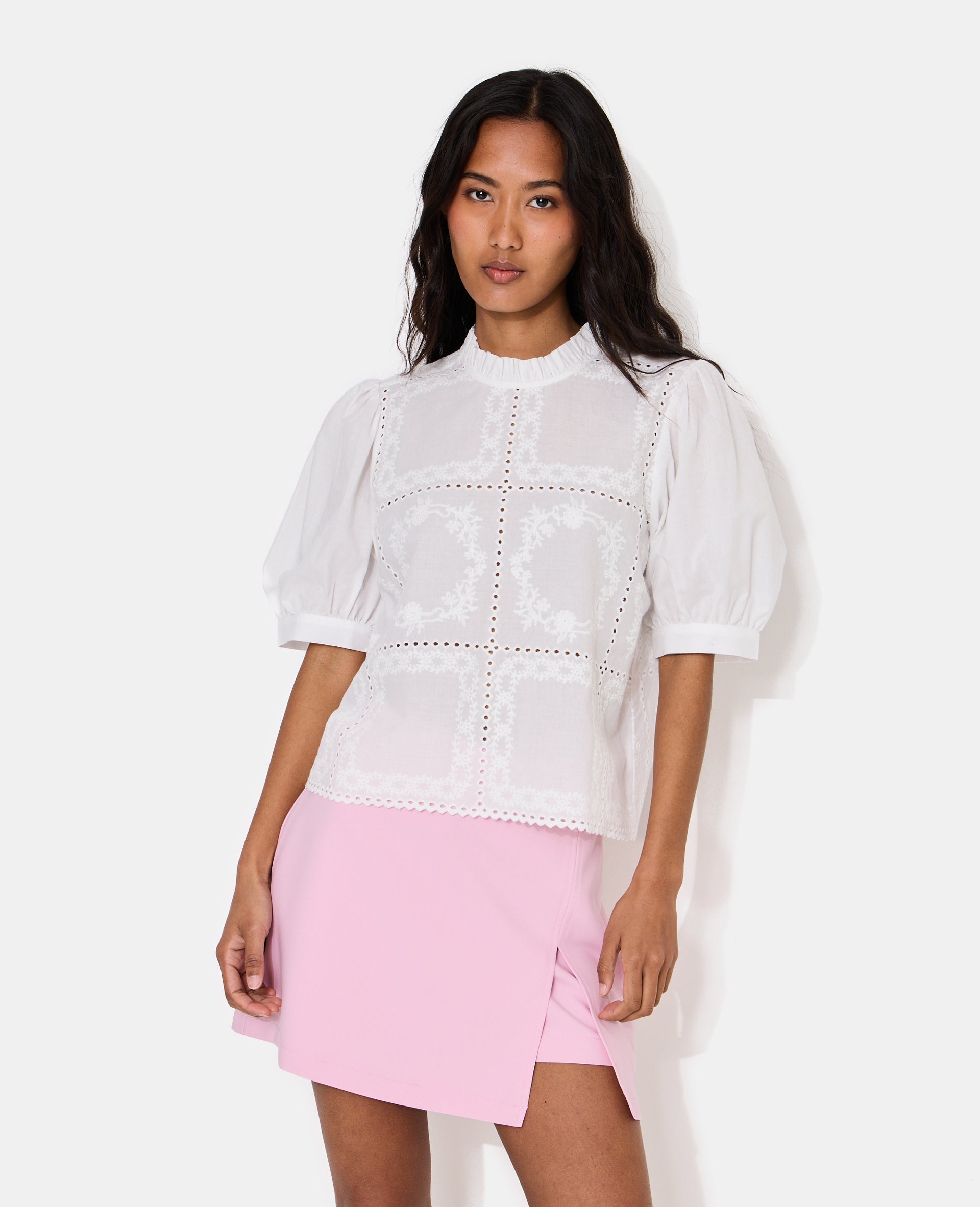 Blouse avec détails ajourés et broderies