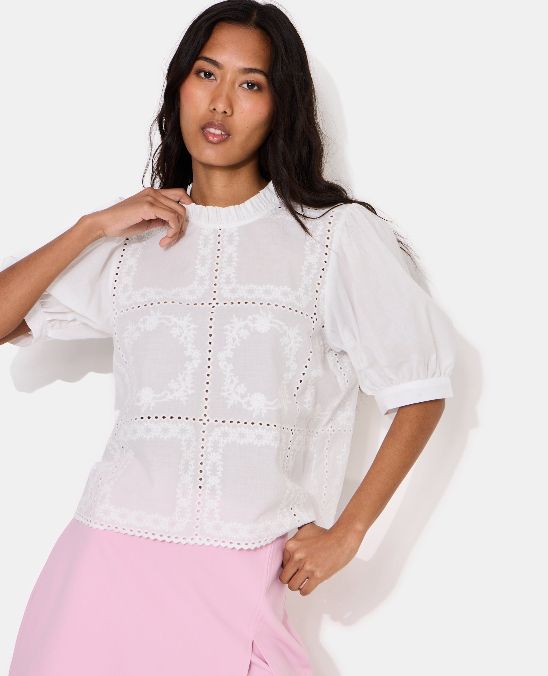Blouse avec détails ajourés et broderies
