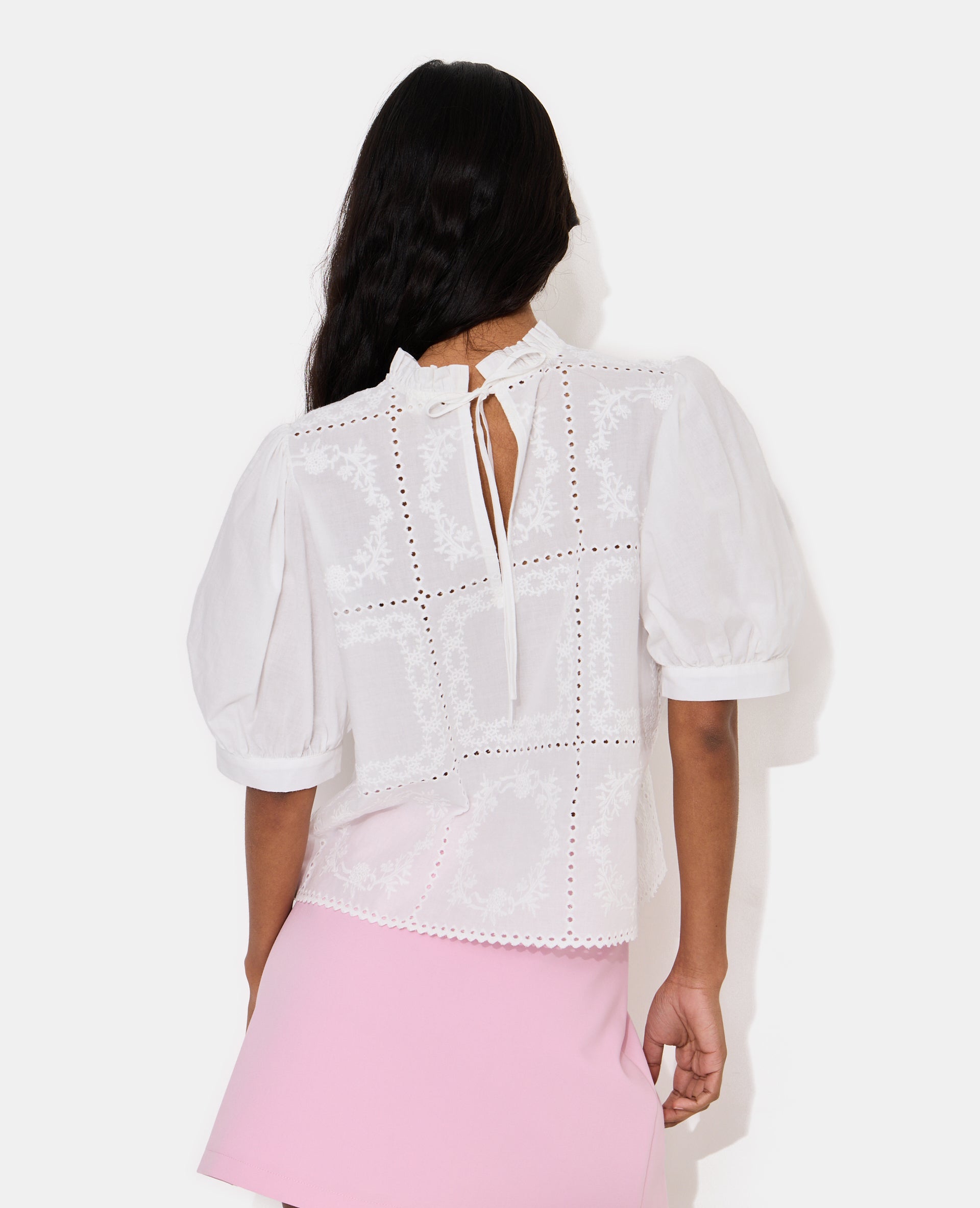 Blouse avec détails ajourés et broderies