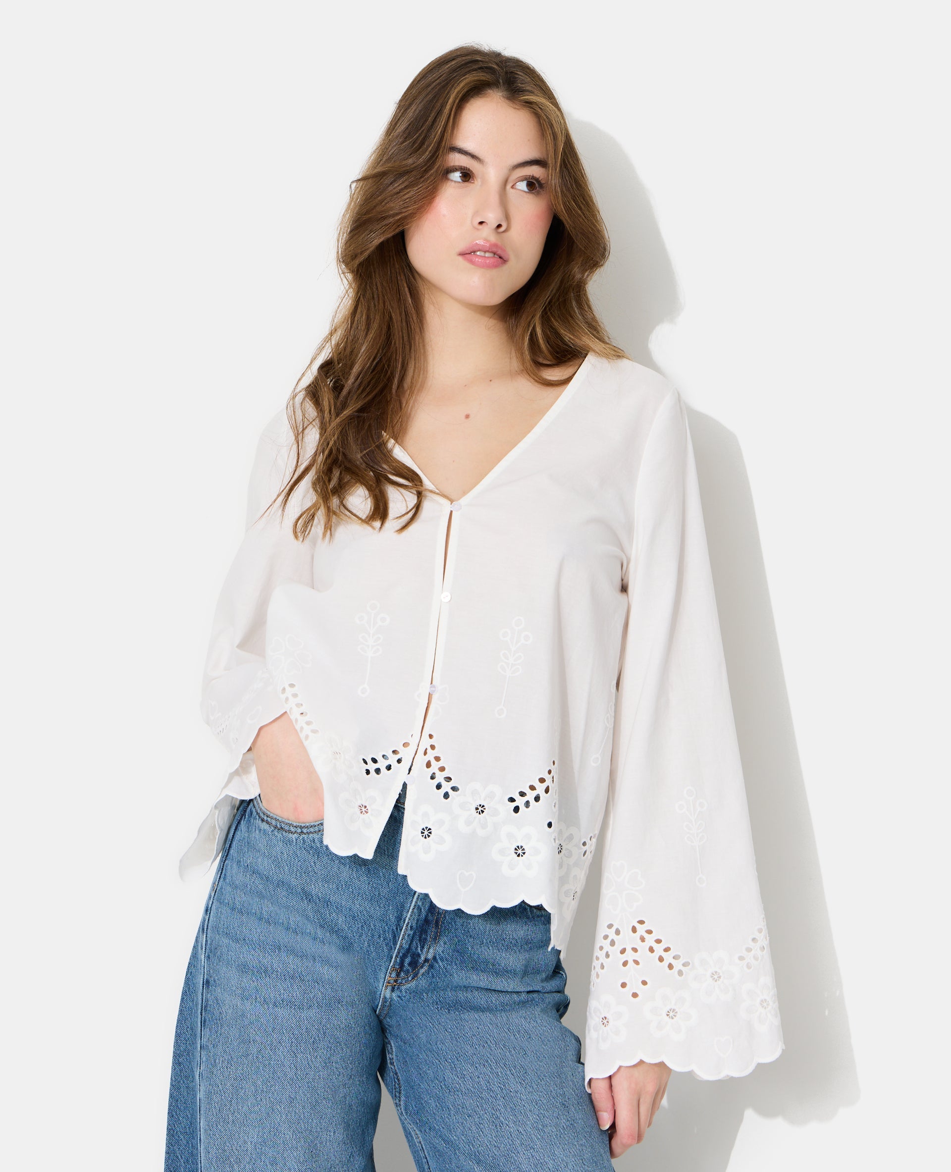 Blouse col V avec broderie anglaise ajourée