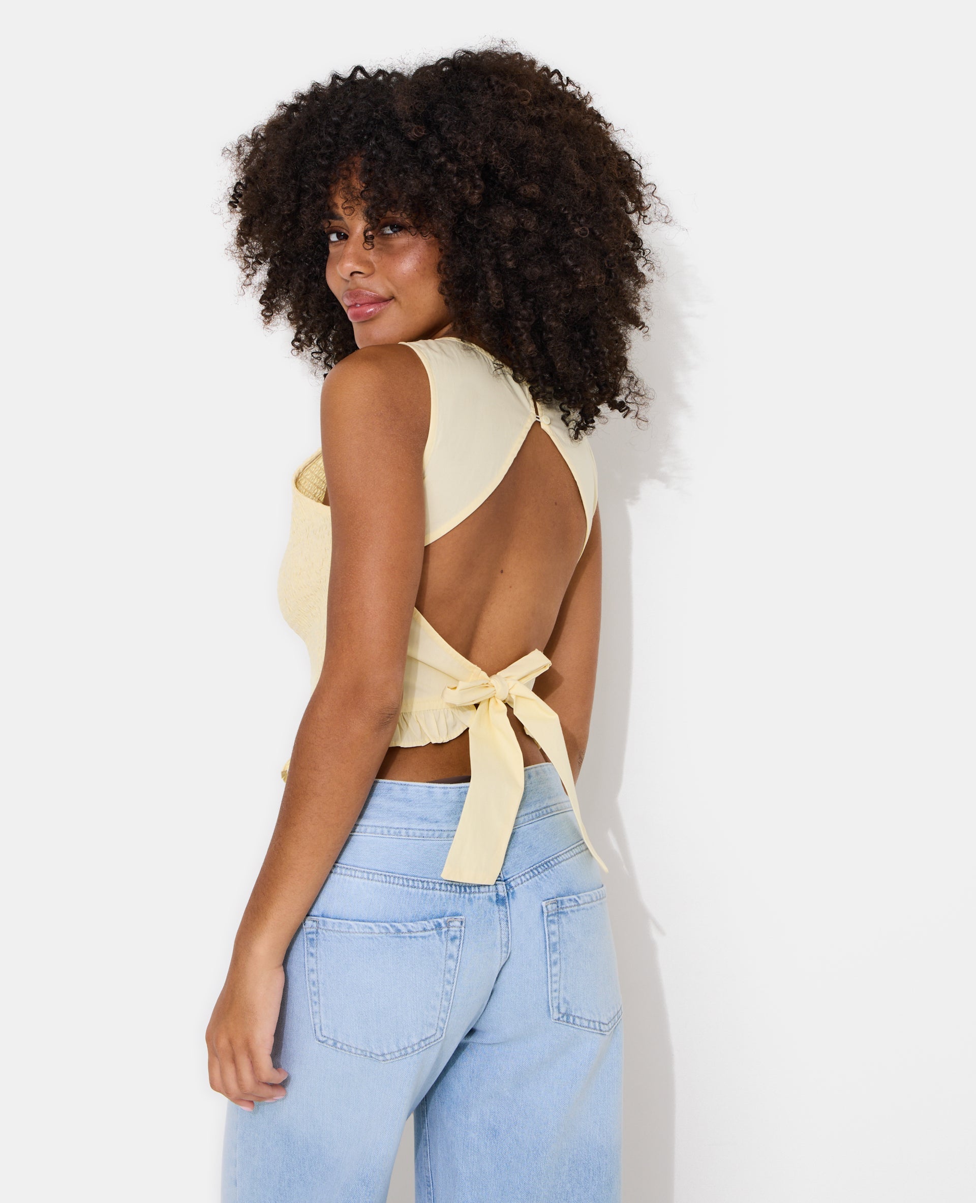 Top smocké avec dos ouvert