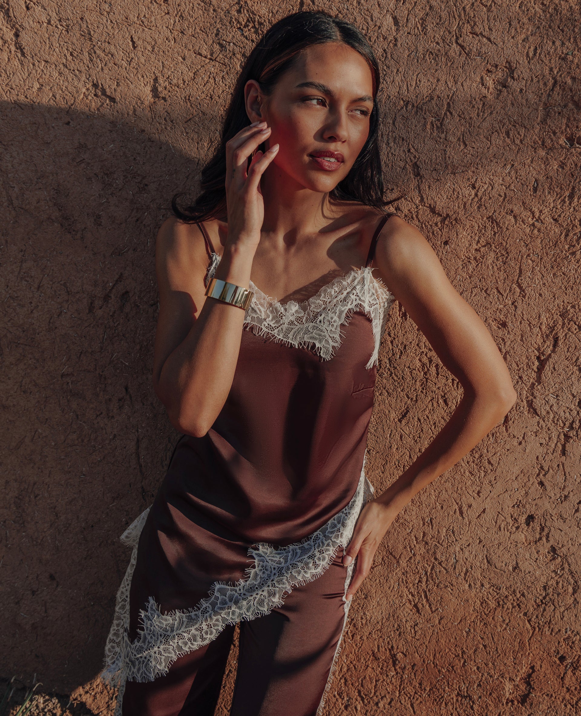 Top asymétrique satin et dentelle esprit lingerie