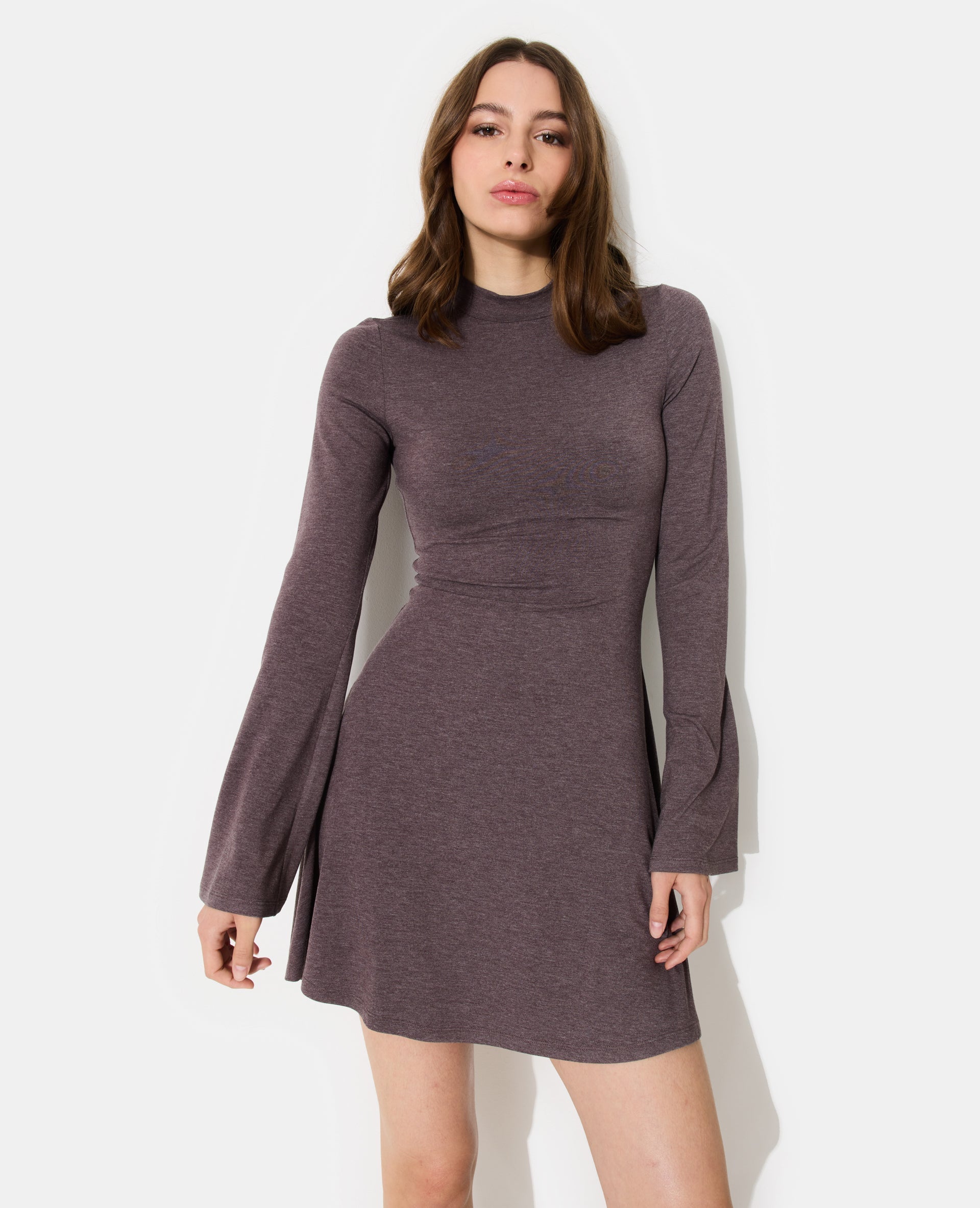 Robe courte patineuse avec manches flare