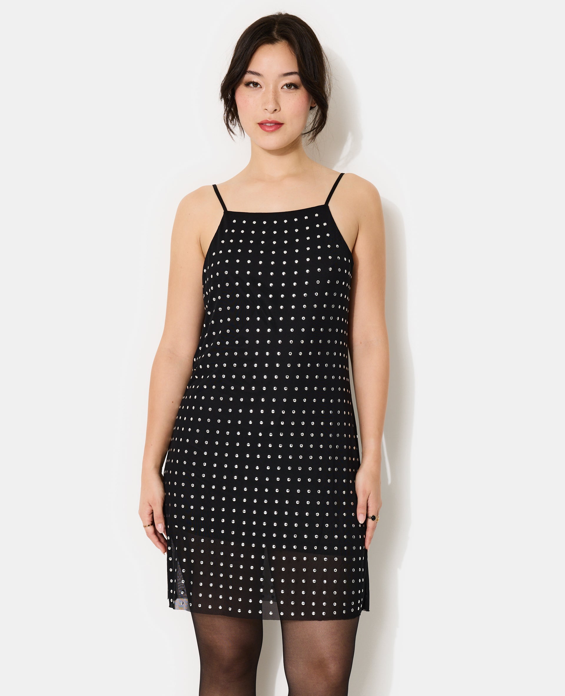 Robe courte dos-nu avec clous