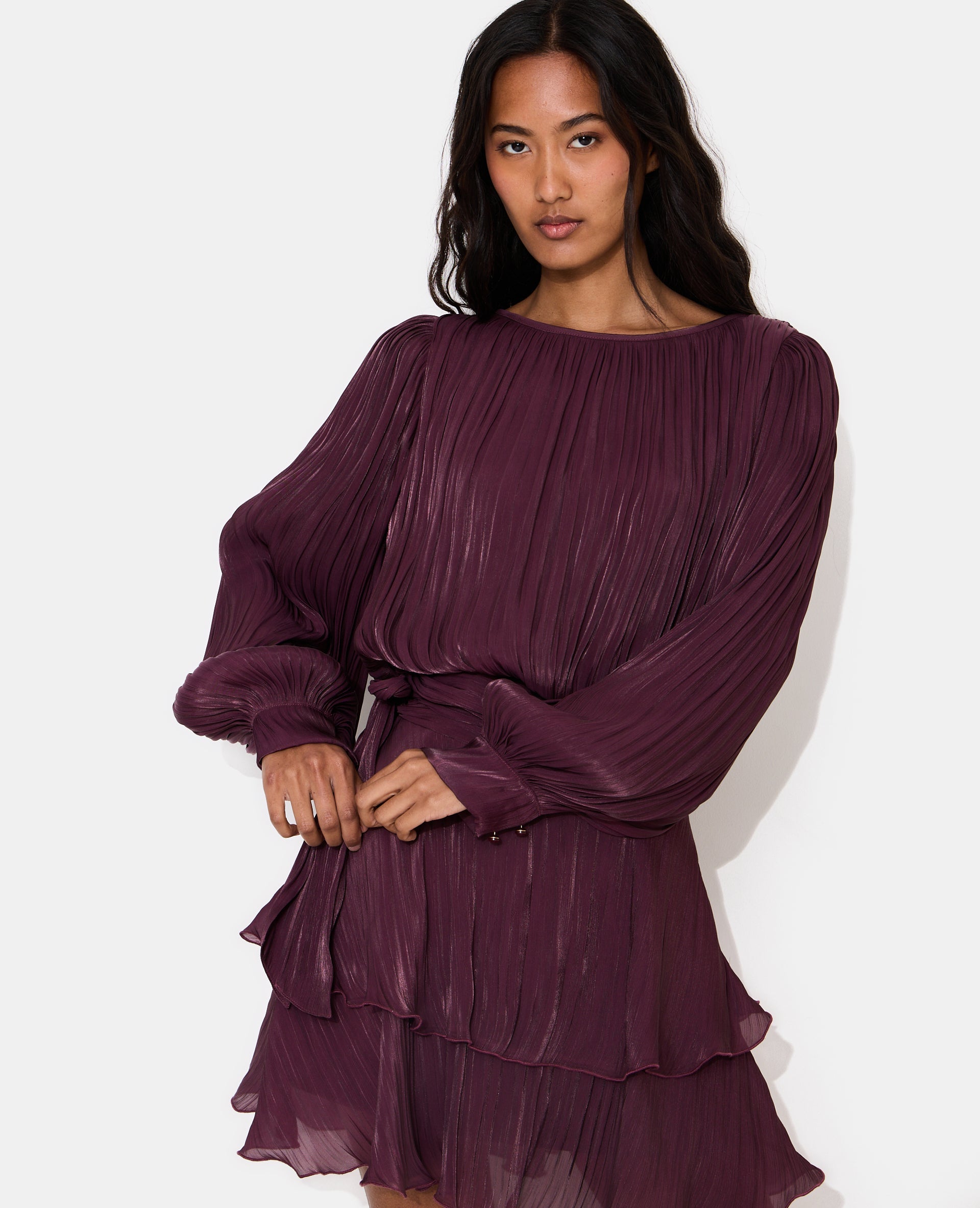 Robe en tissu brillant avec effet drapé