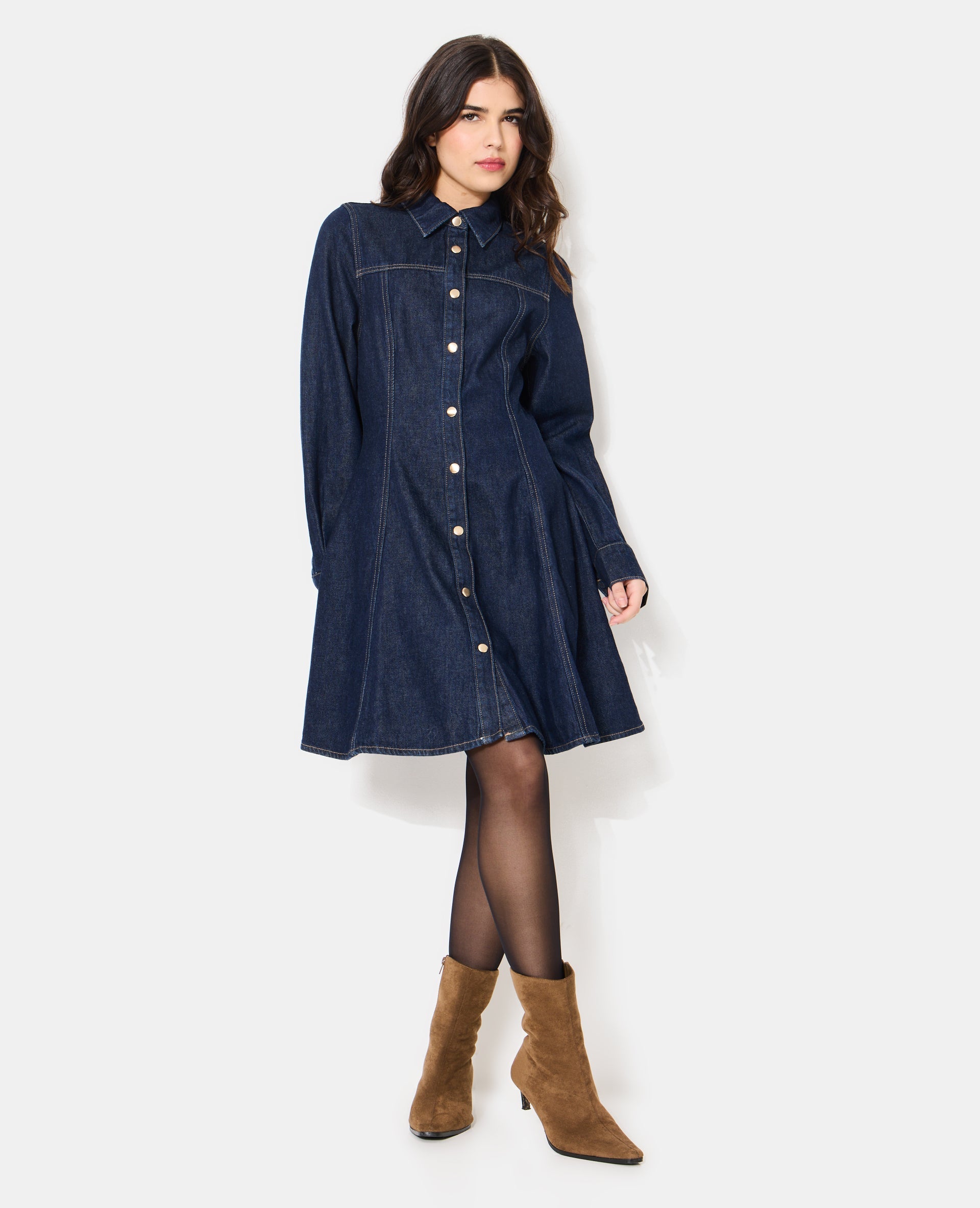 Robe en jean courte évasée et boutonnée