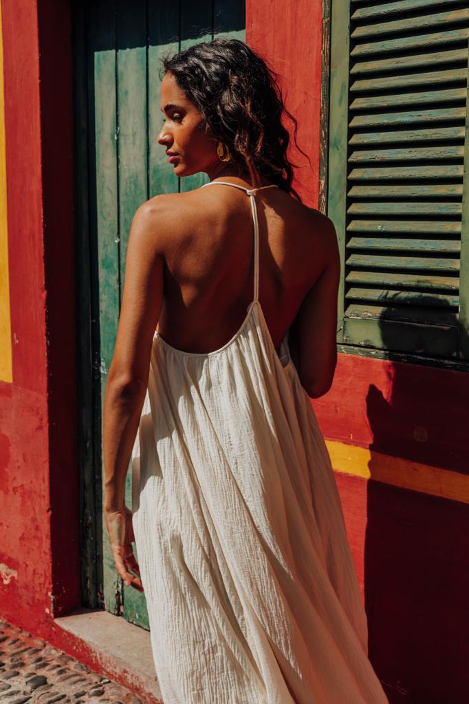 Robe longue et ample avec fines bretelles