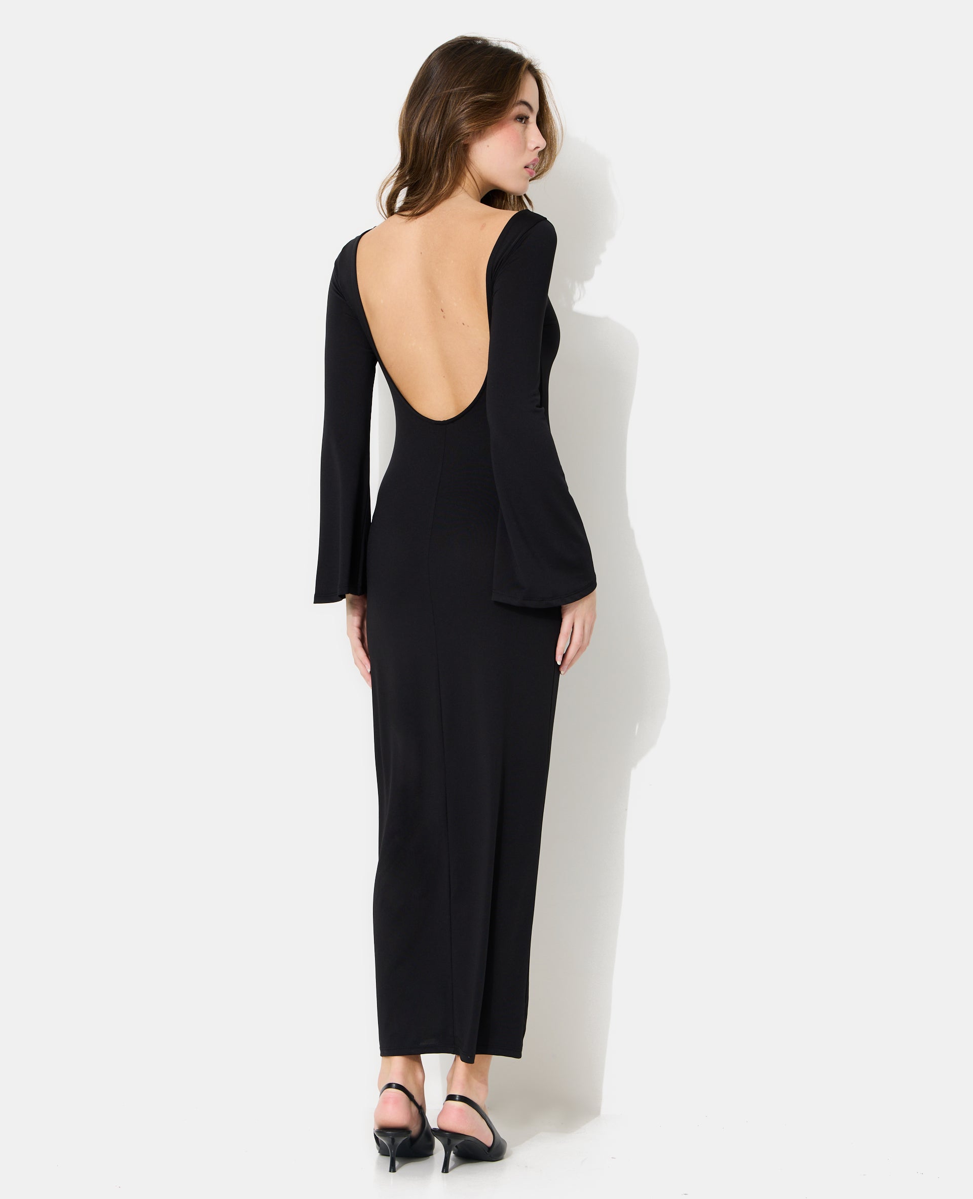 Robe longue dos nu avec manches flare