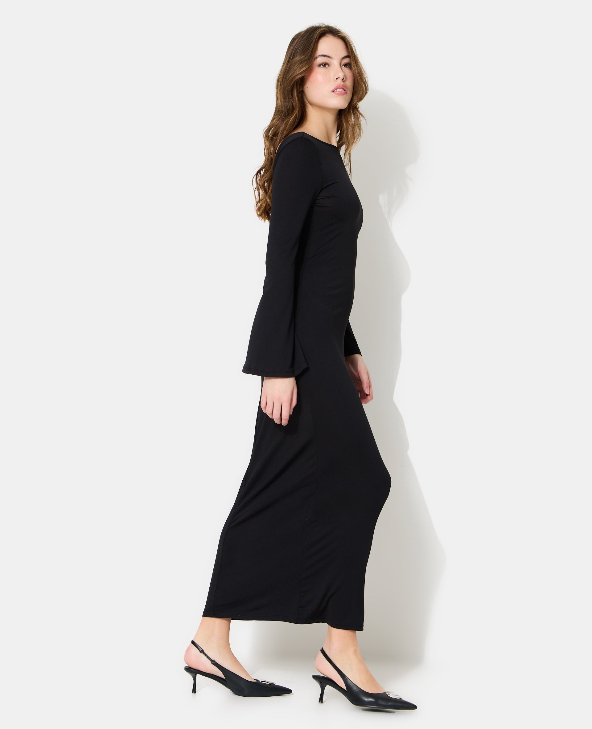 Robe longue dos nu avec manches flare