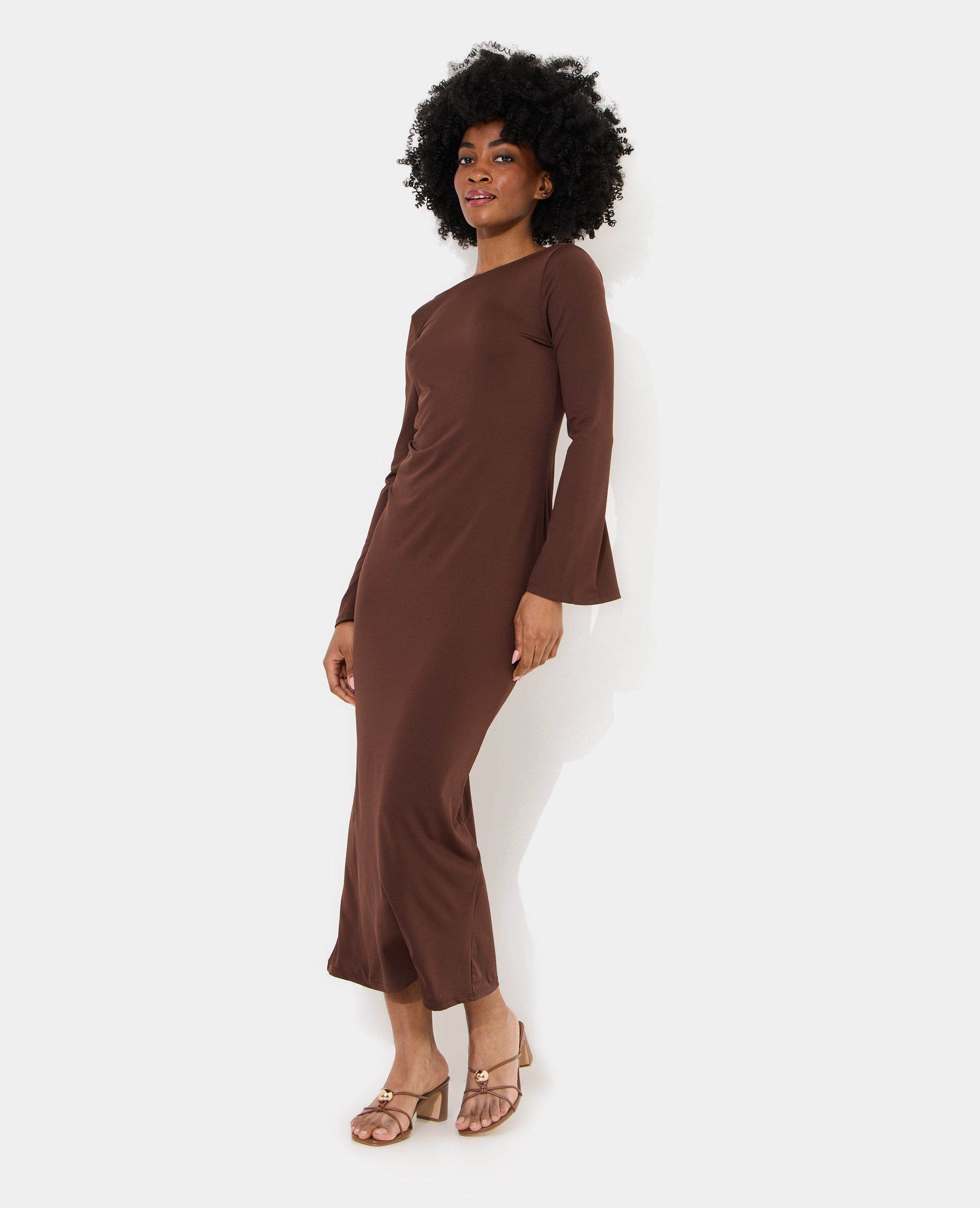 Robe longue dos nu avec manches flare
