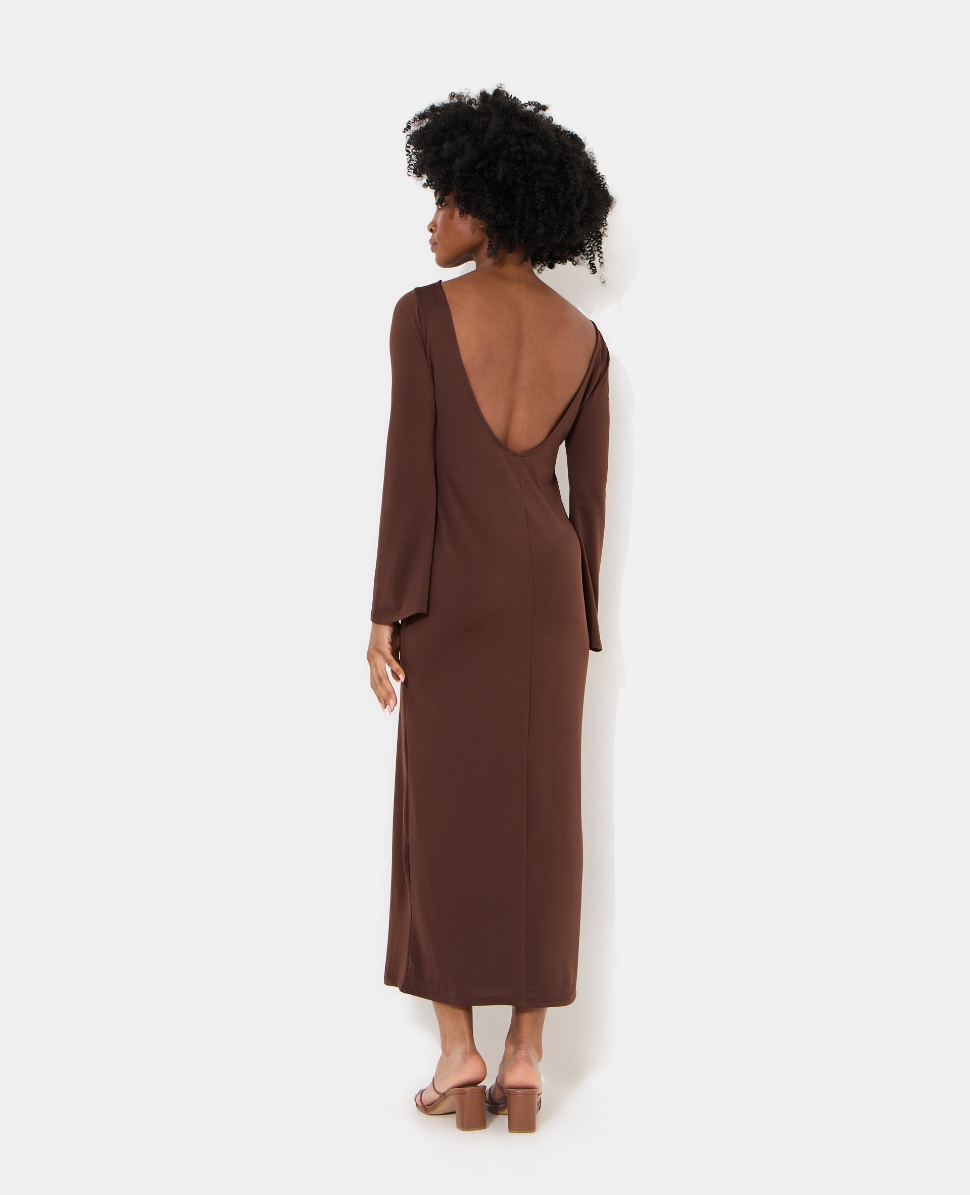 Robe longue dos nu avec manches flare