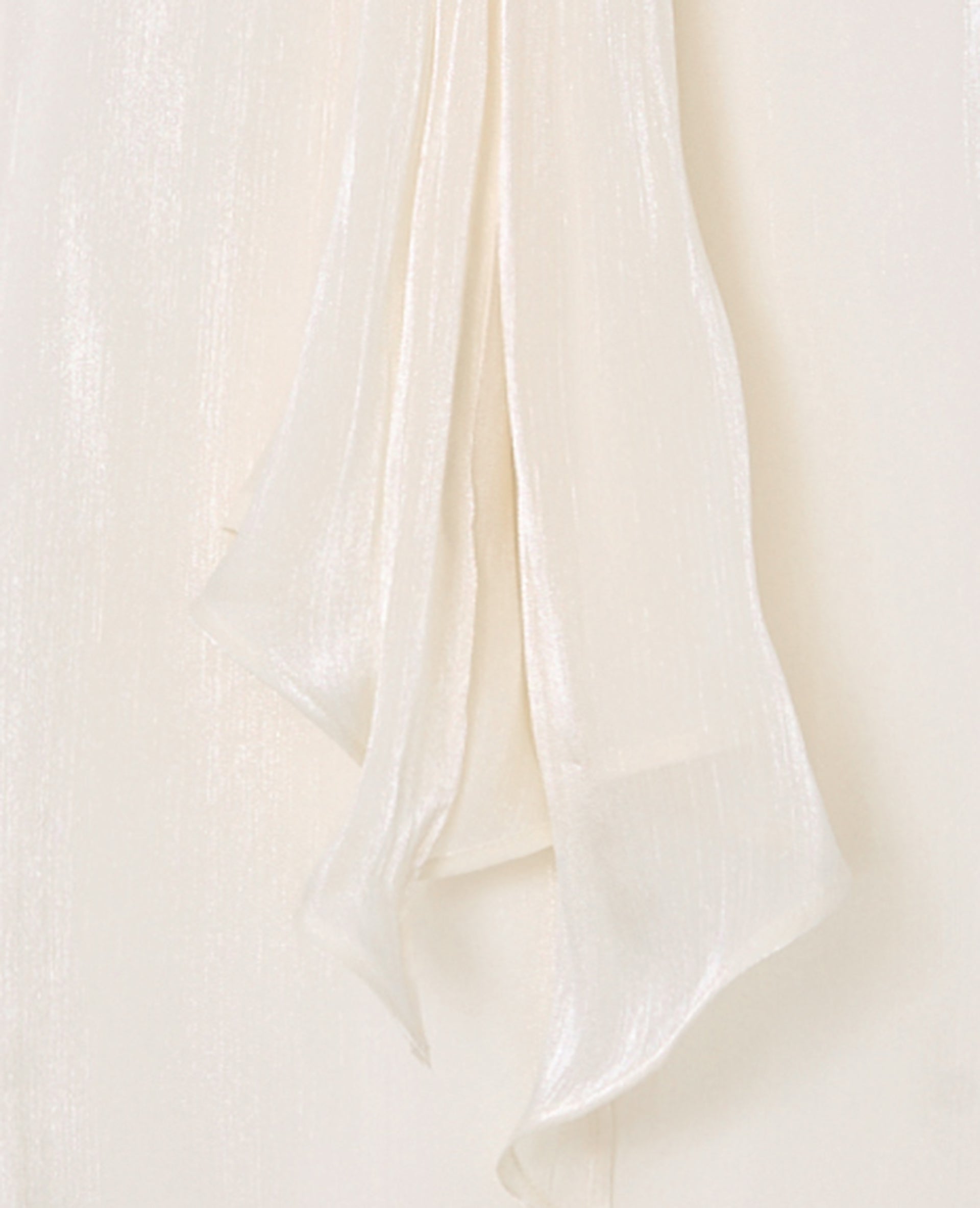 Robe longue dos-nu en satin avec pans à nouer