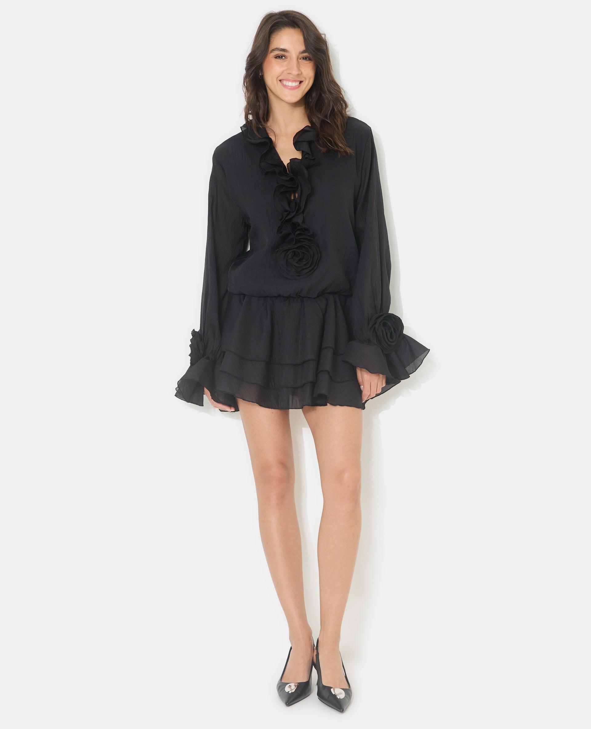 Robe courte en voile avec volants et fleurs
