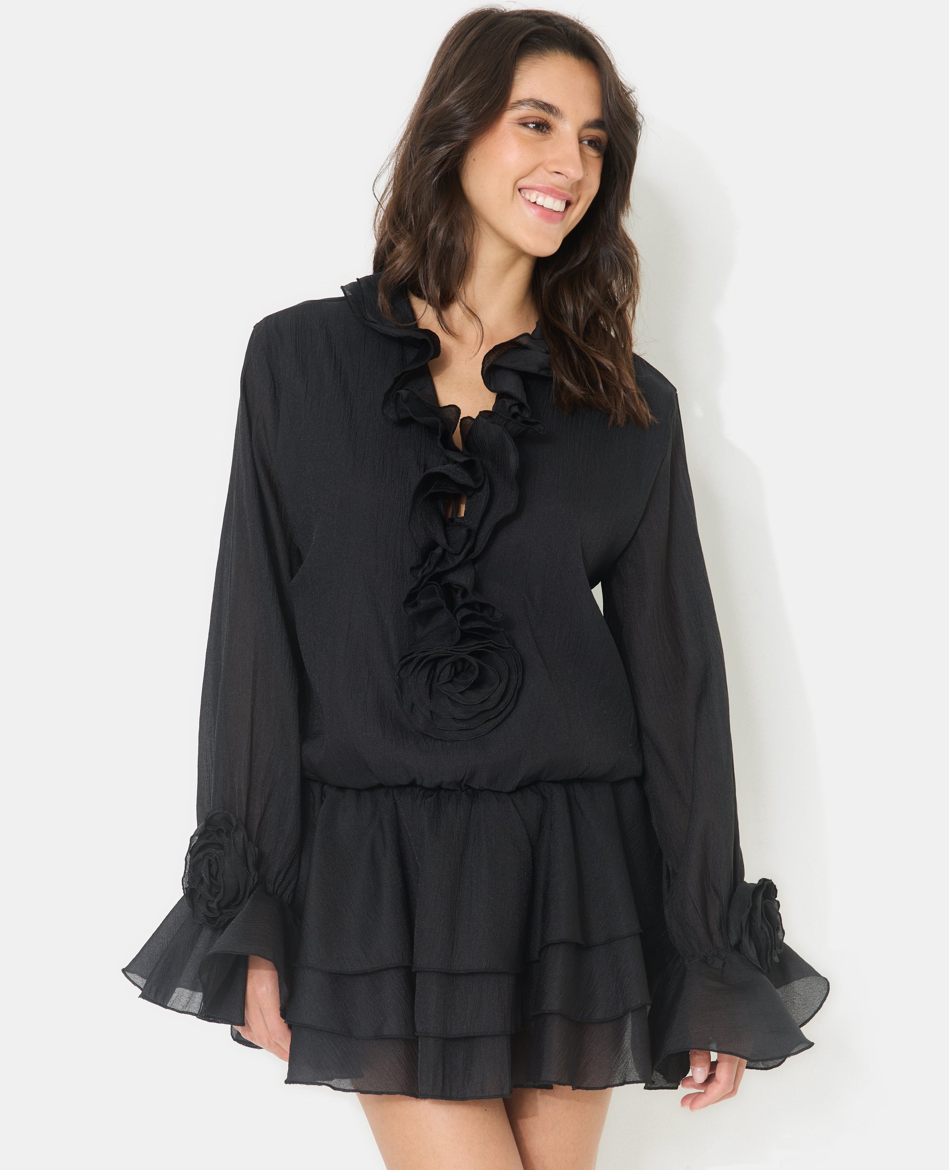 Robe courte en voile avec volants et fleurs