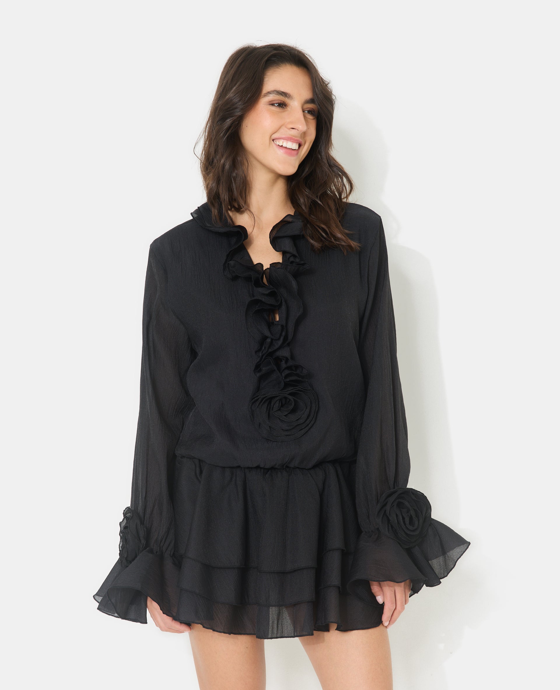 Robe courte en voile avec volants et fleurs