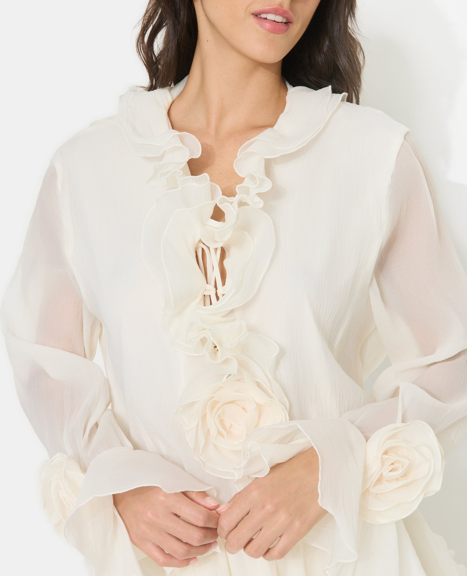 Robe courte en voile avec volants et fleurs