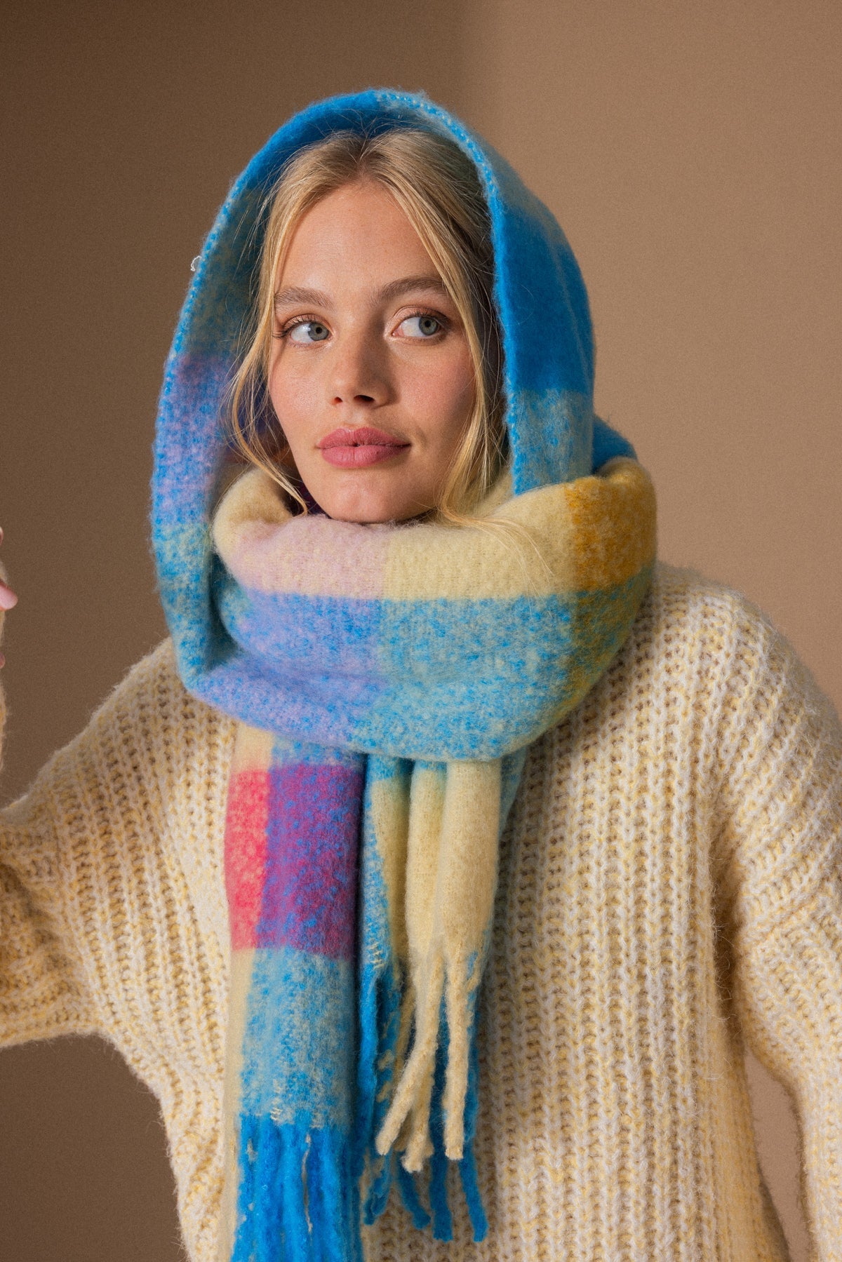 Grande écharpe multicolore en maille douce