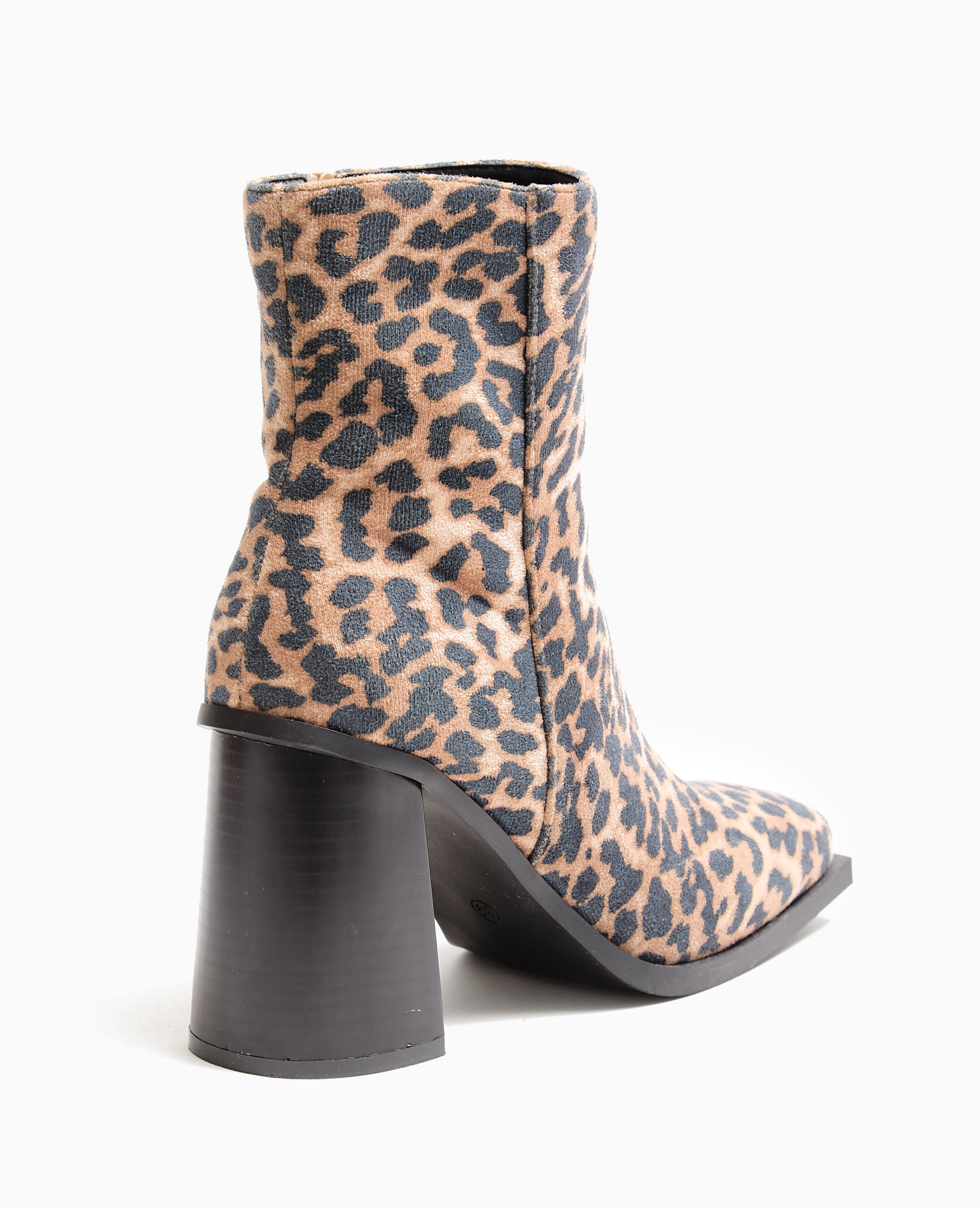 Boots à talons bouts carrés motif léopard