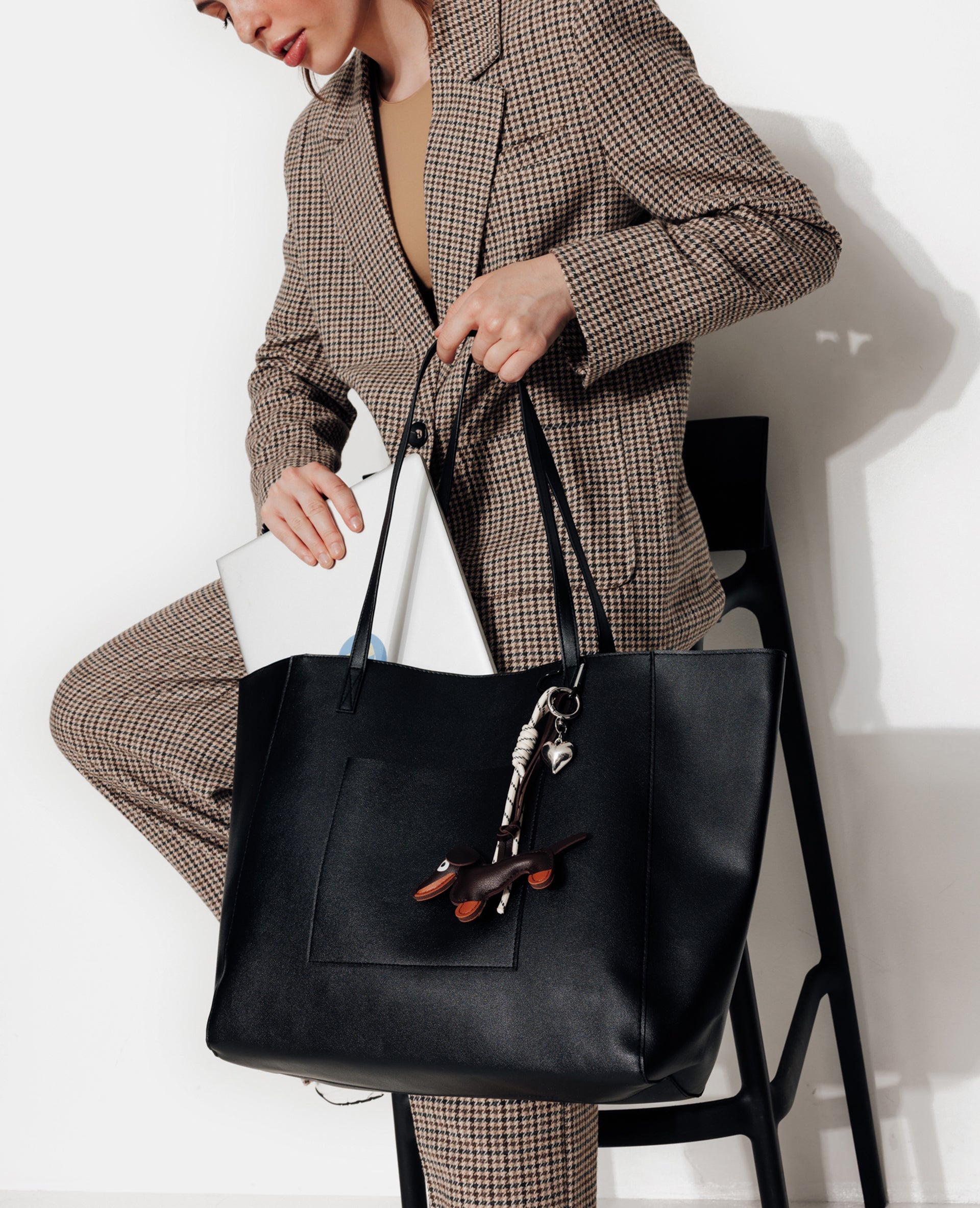 Grand sac en simili avec poche et poignées
