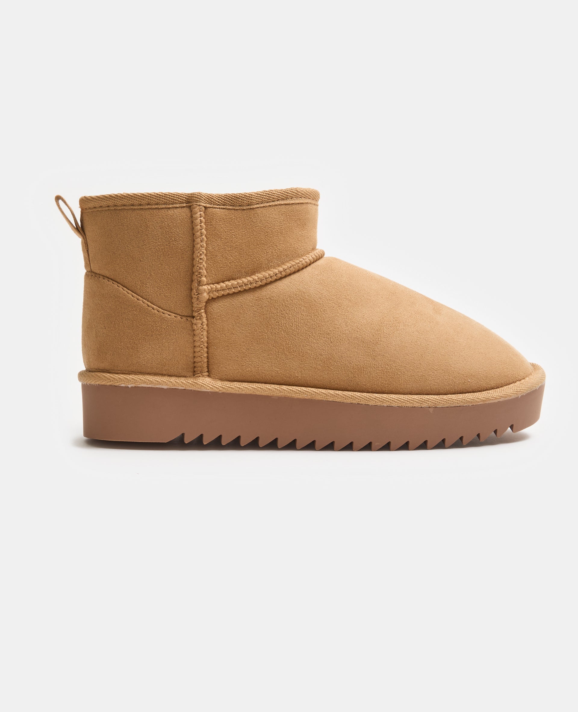 Bottes courtes fourrées en suédine