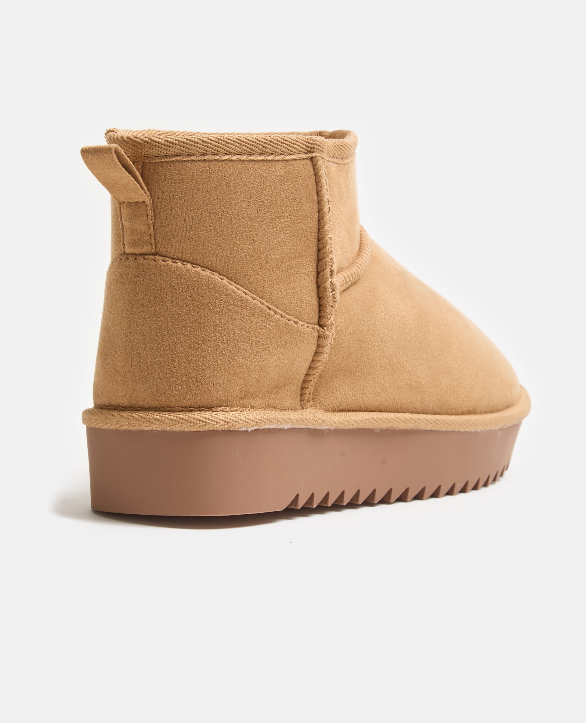Bottes courtes fourrées en suédine