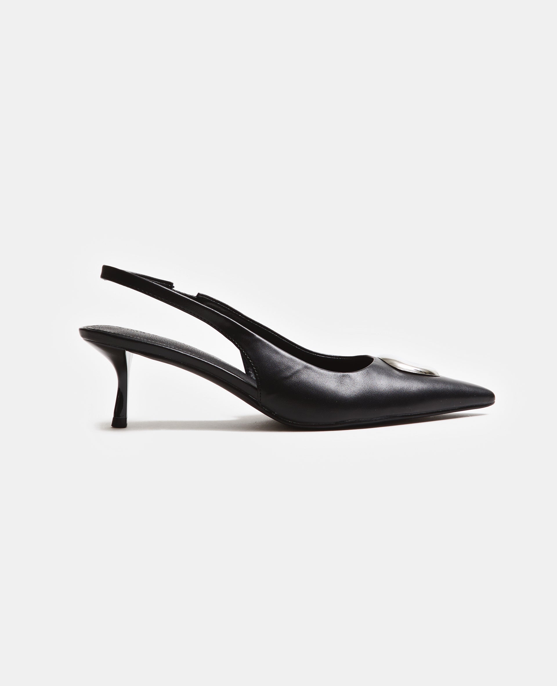 Escarpins pointus avec détail bijou