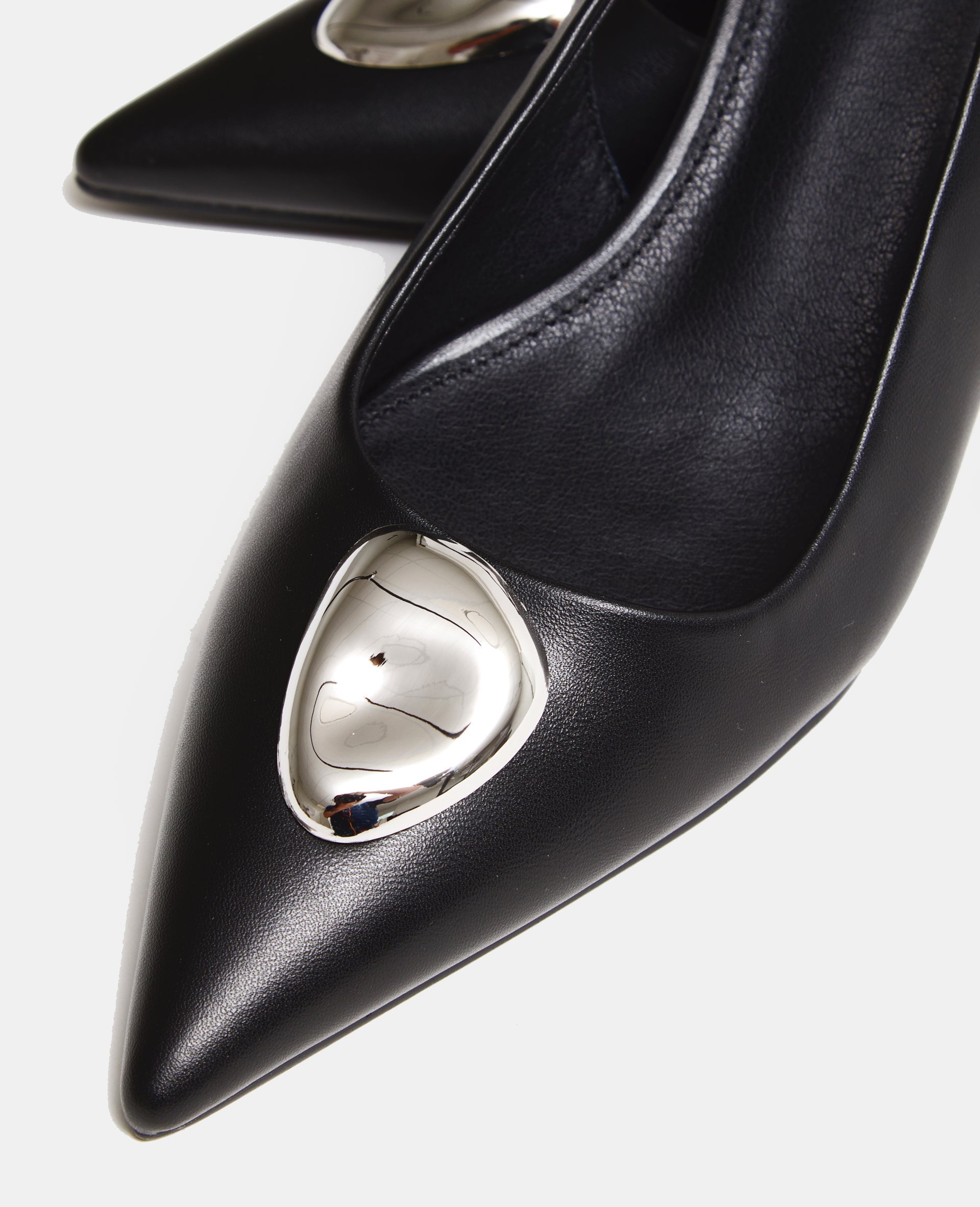 Escarpins pointus avec détail bijou