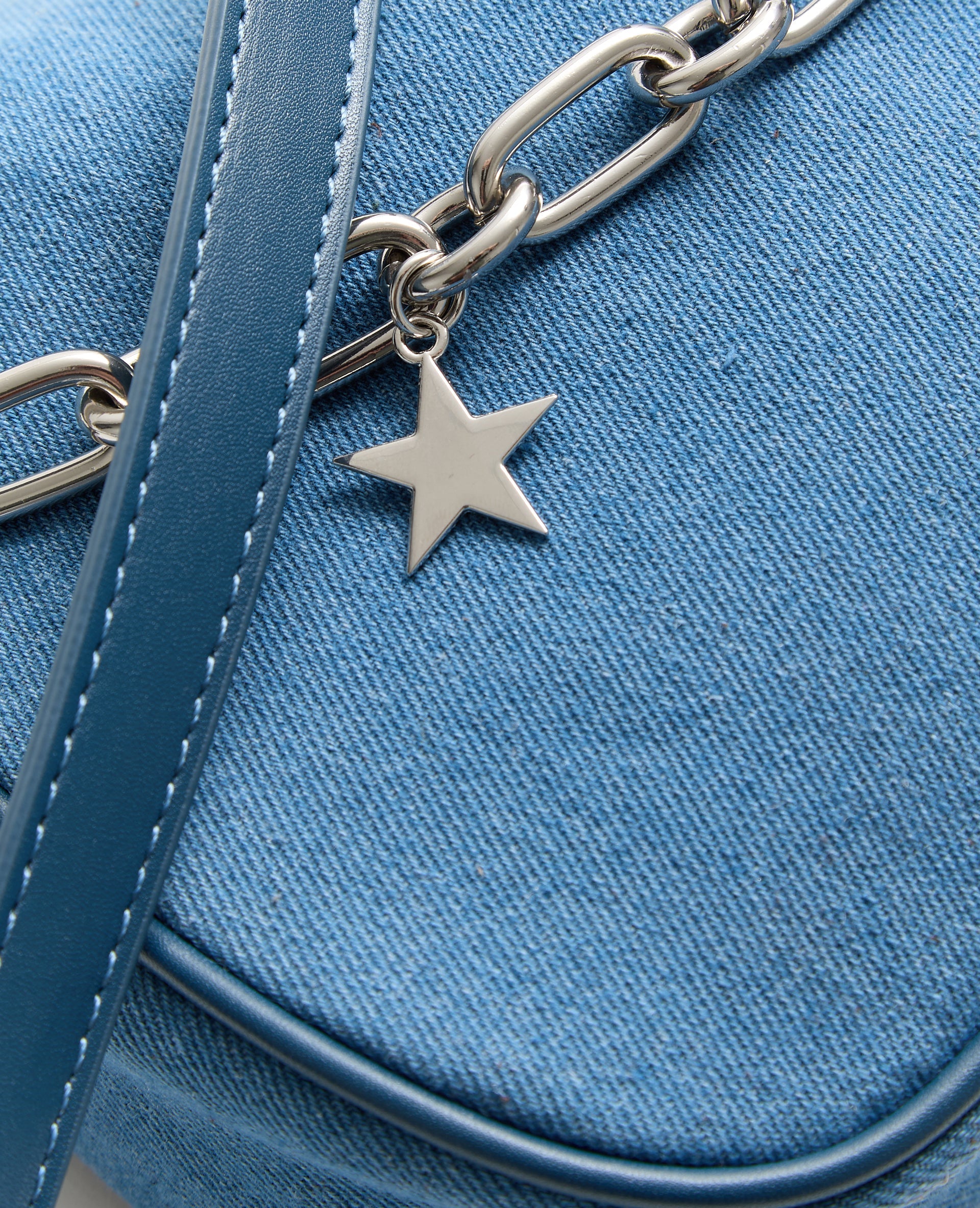 Sac en denim avec bandoulière et chaîne
