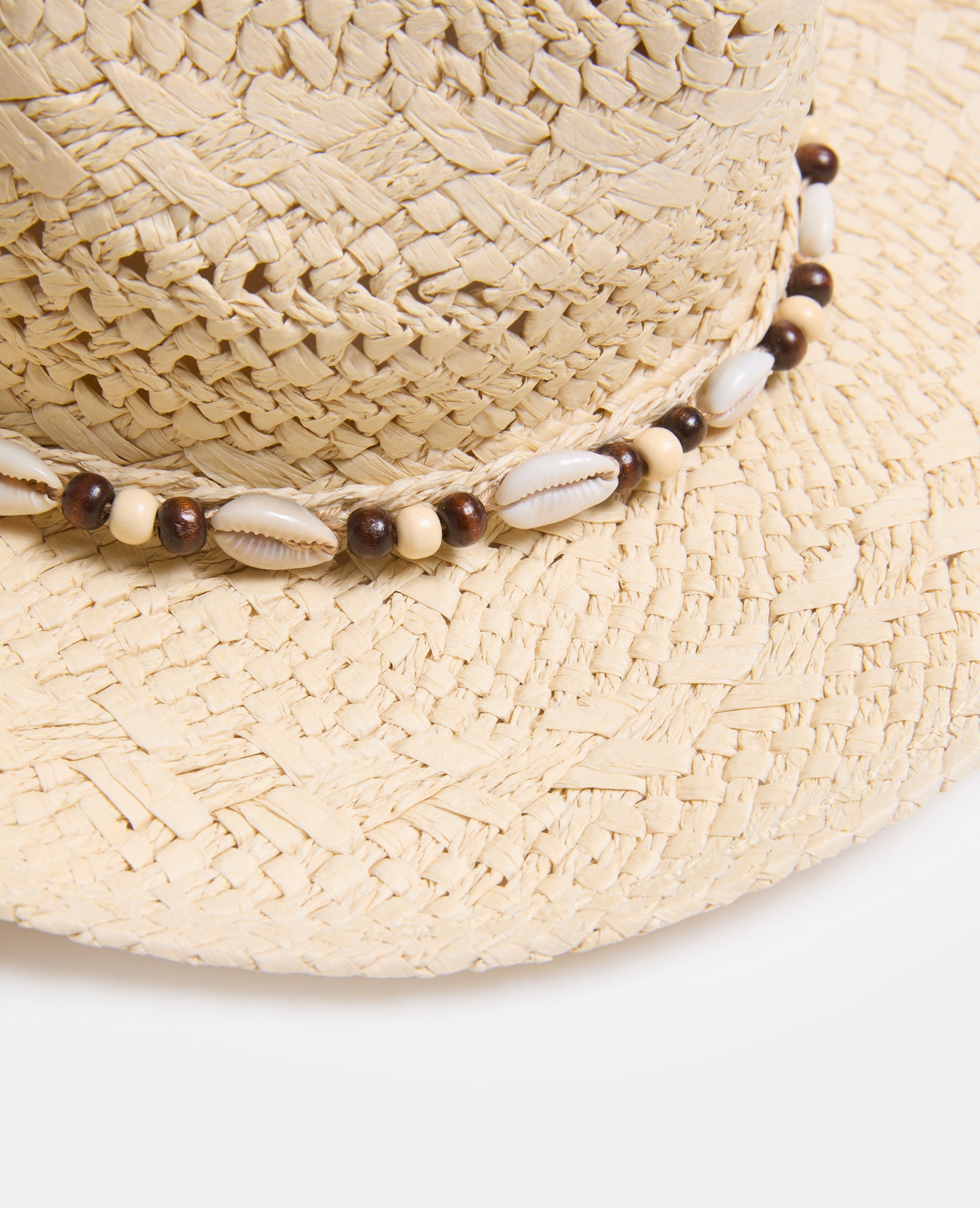 Chapeau de paille avec perles et coquillages