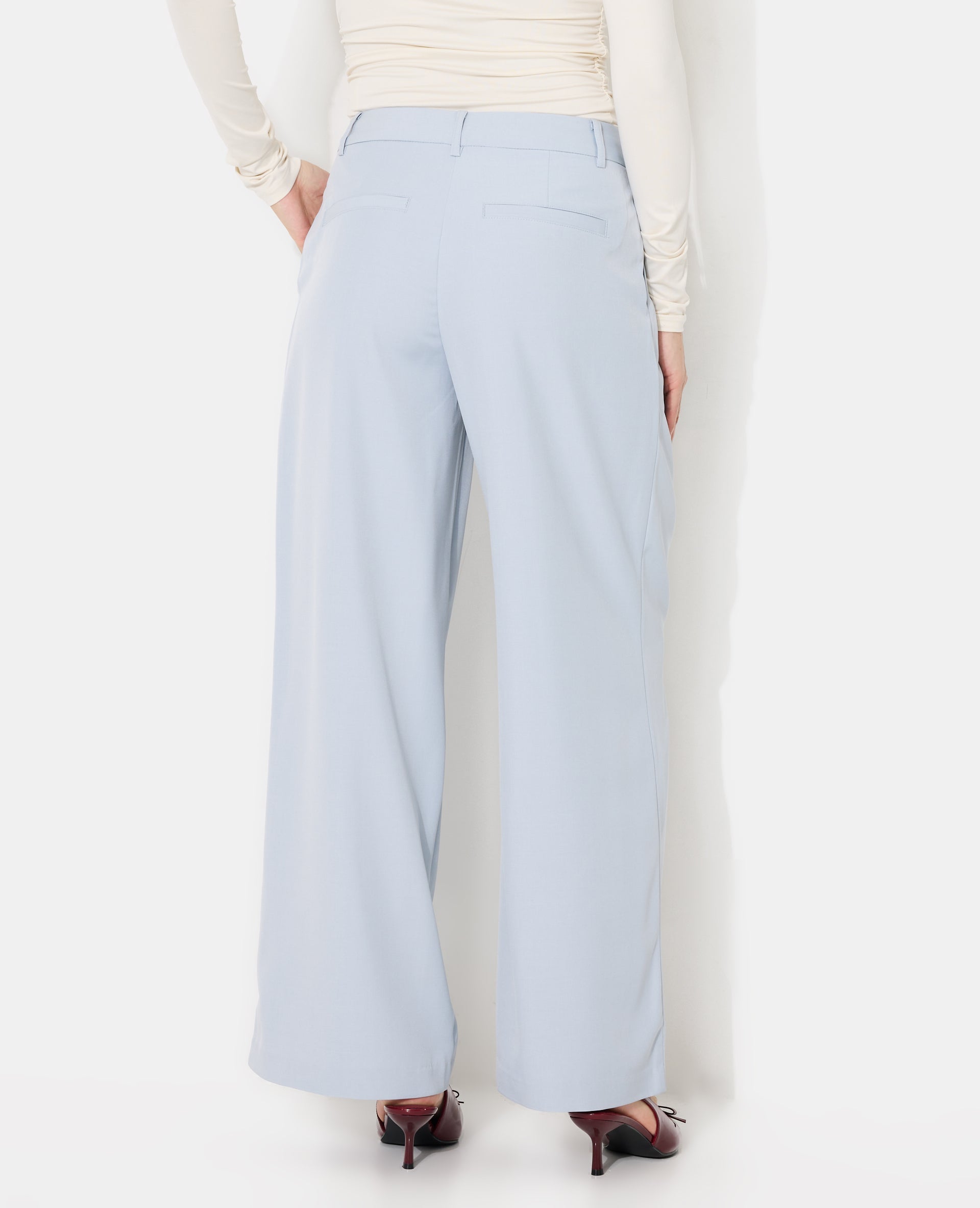 Pantalon large et droit avec pinces
