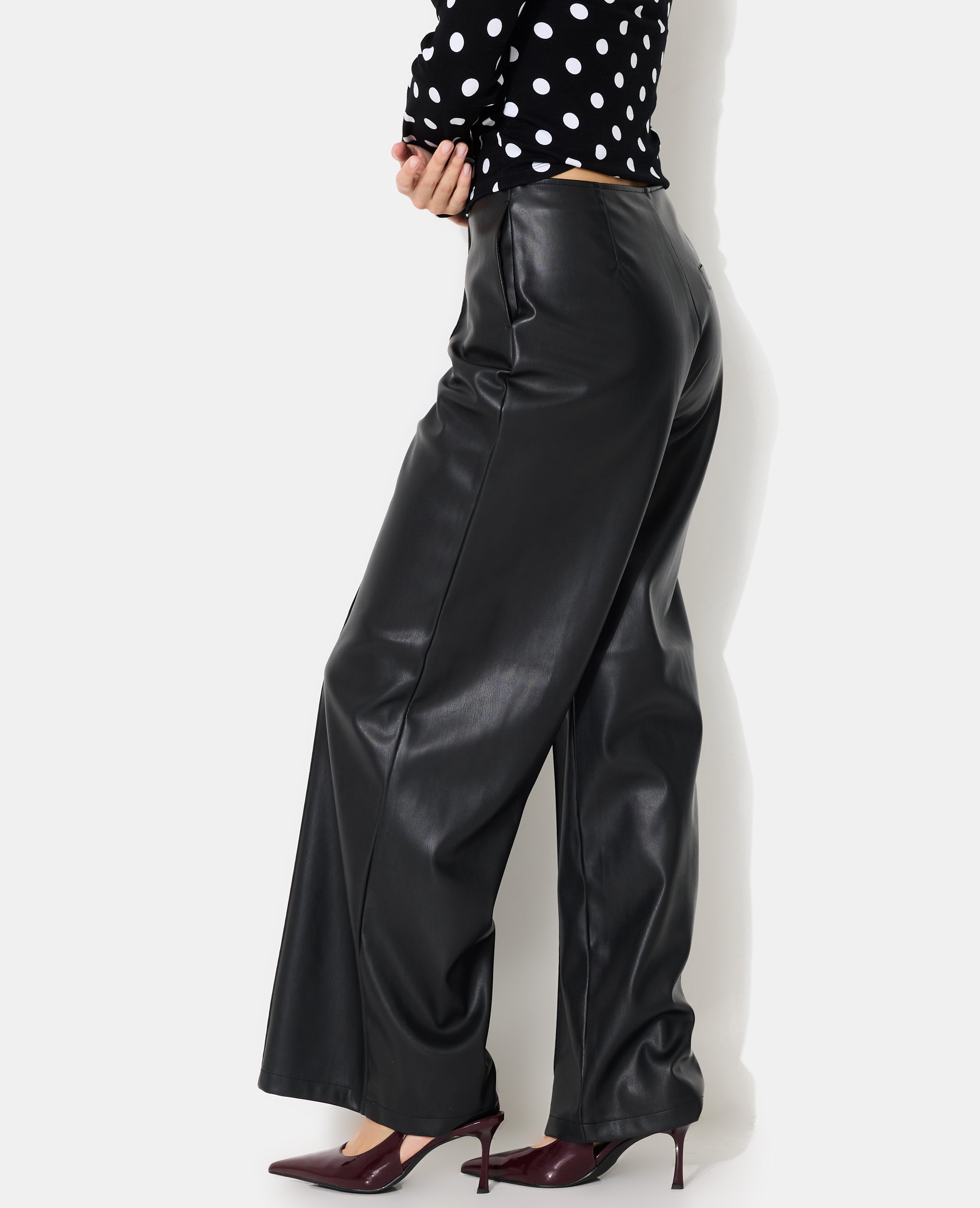 Pantalon droit en simili avec sur piqûres