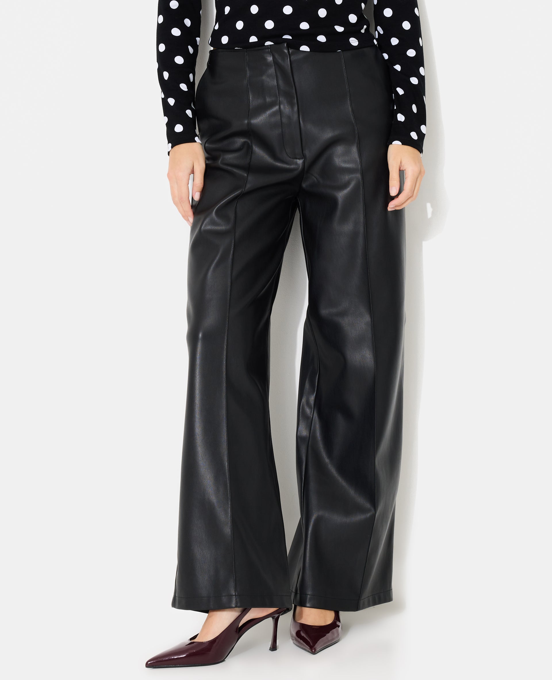 Pantalon droit en simili avec sur piqûres