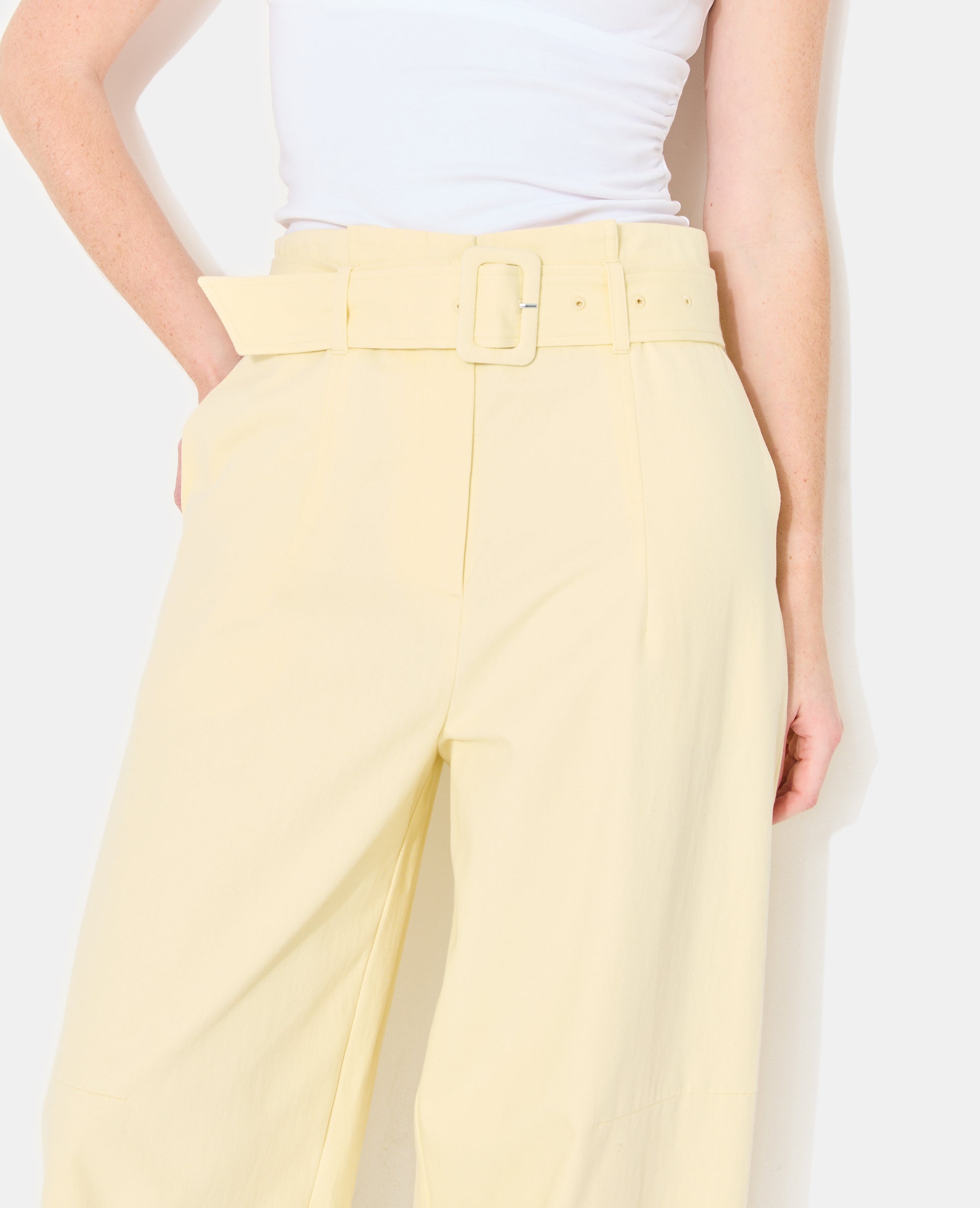 Pantalon barrel taille haute avec ceinture