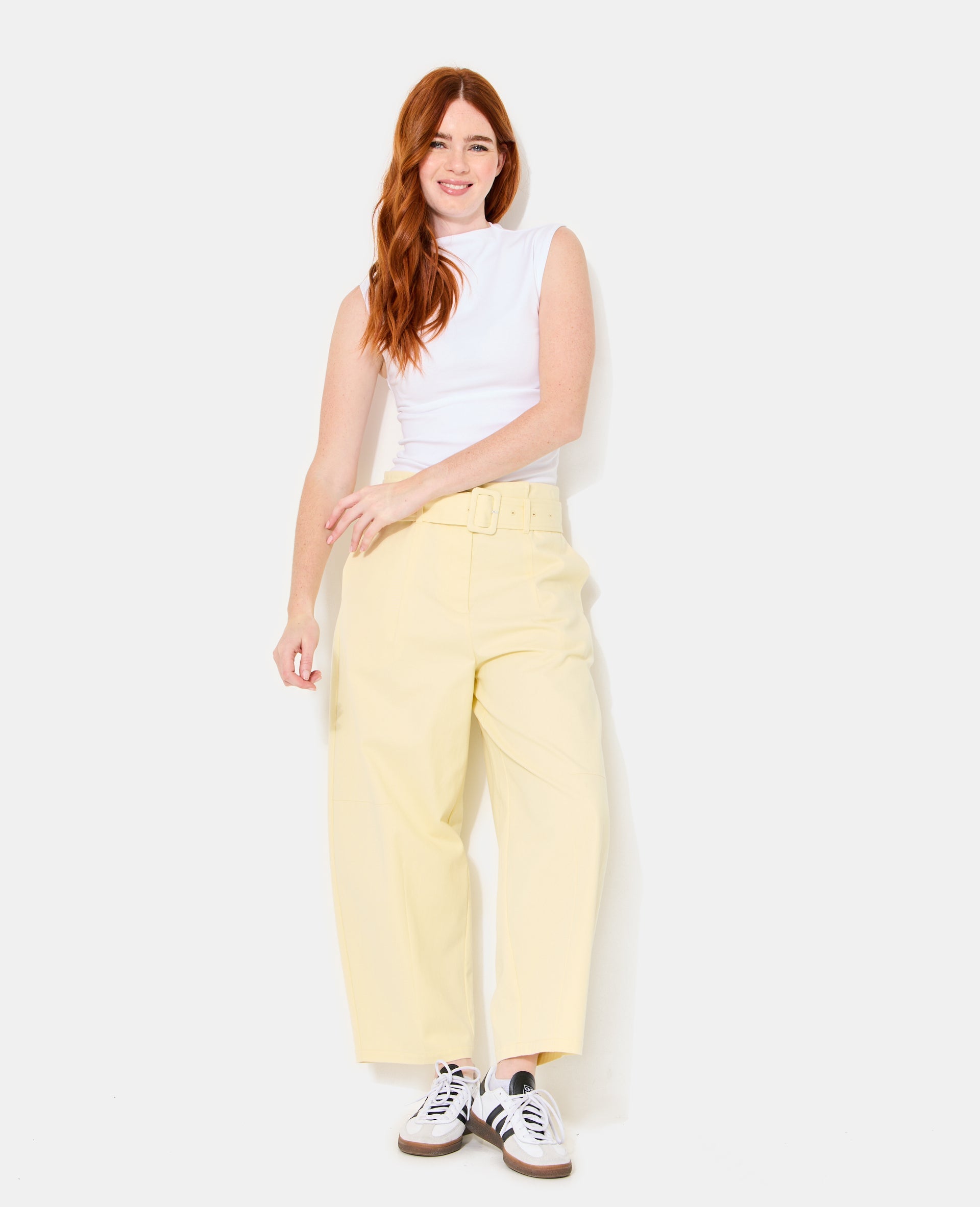 Pantalon barrel taille haute avec ceinture