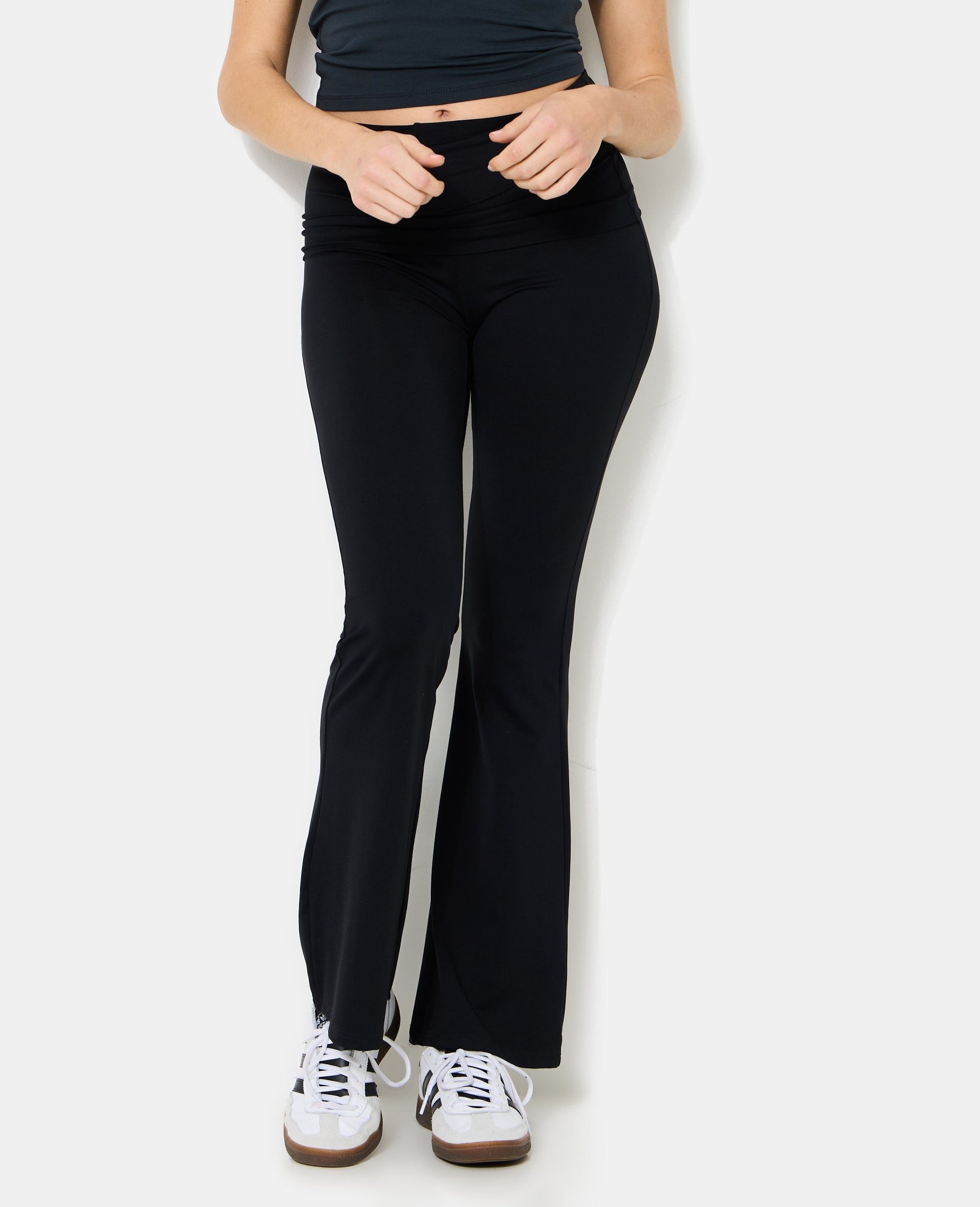 Pantalon flare en matière sculptante