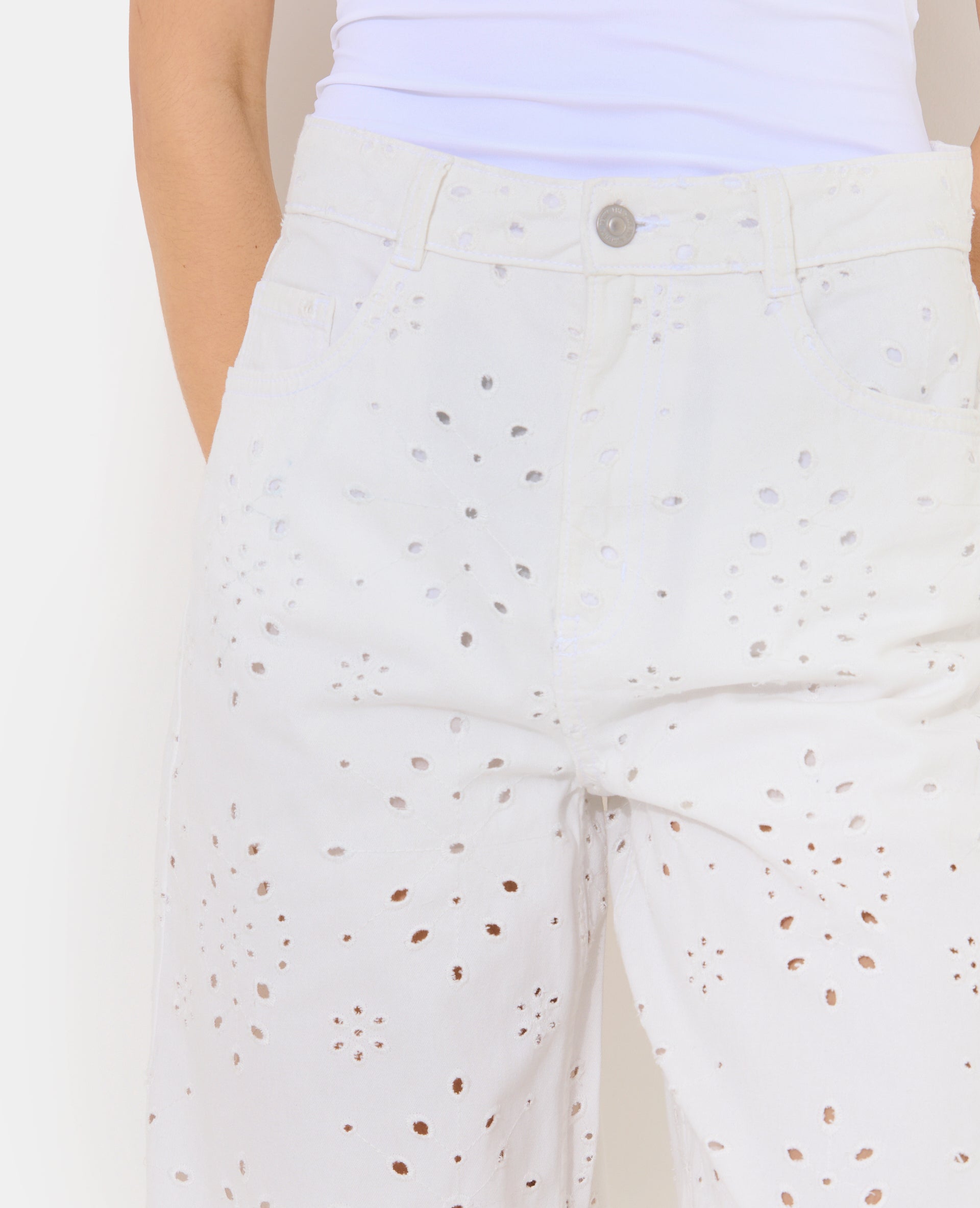 Jean wide ajouré façon broderie anglaise