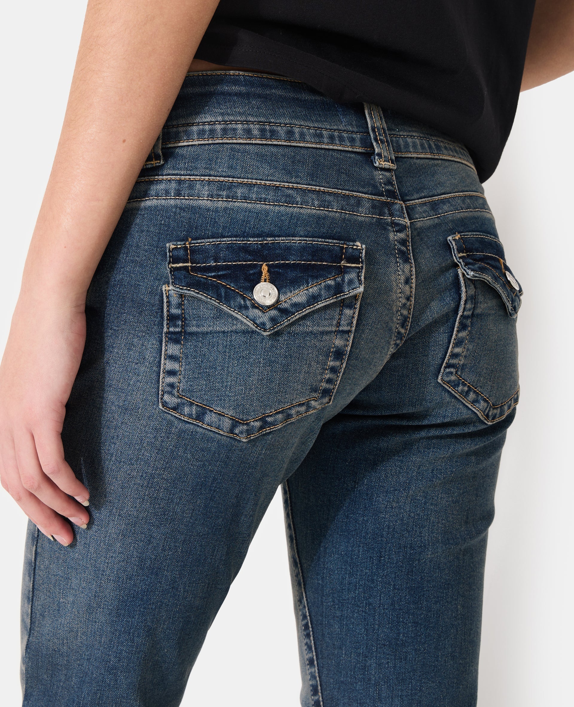 Jean flare taille basse avec 2 boutons