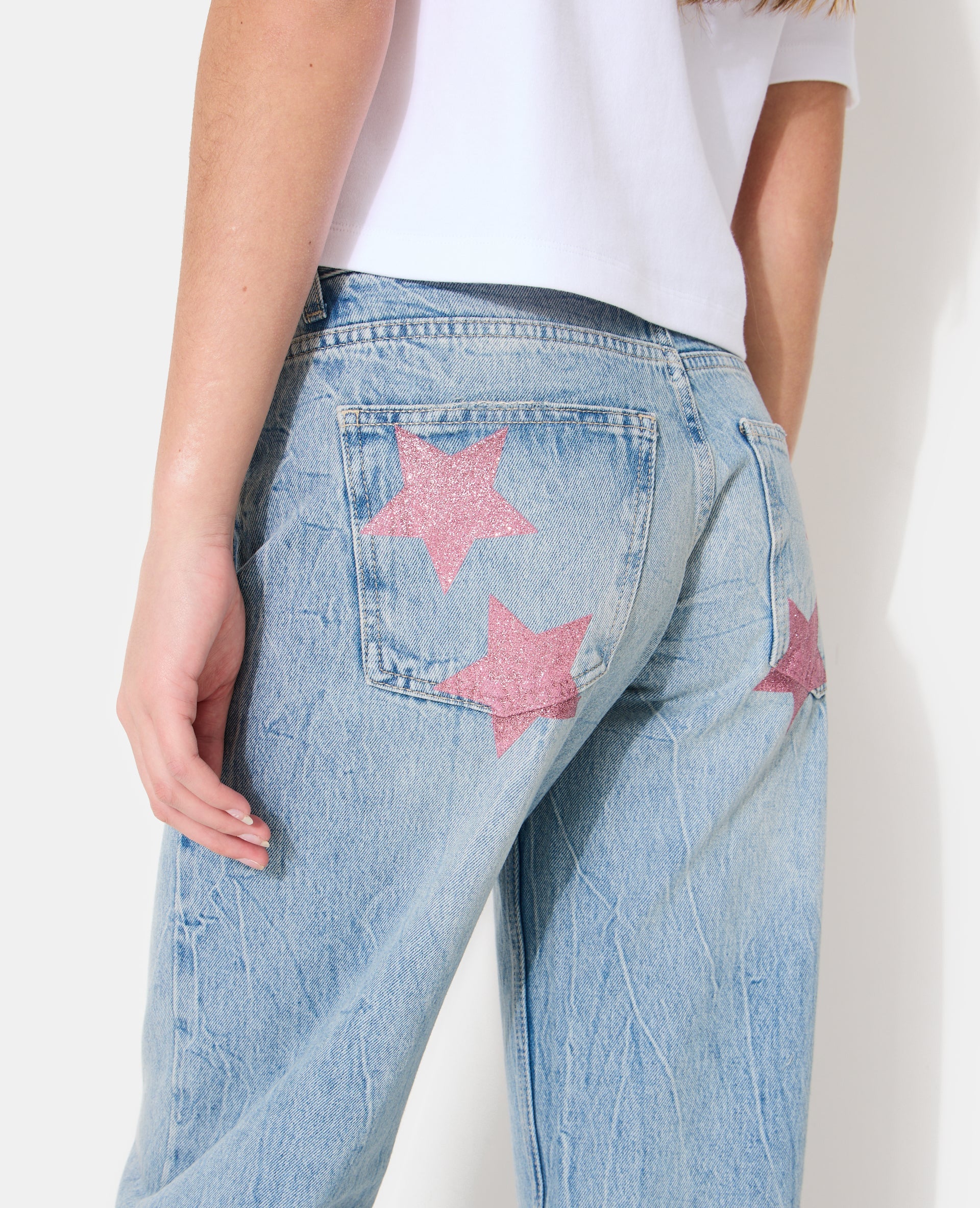 Jean straight effet froissé avec étoiles pailletées
