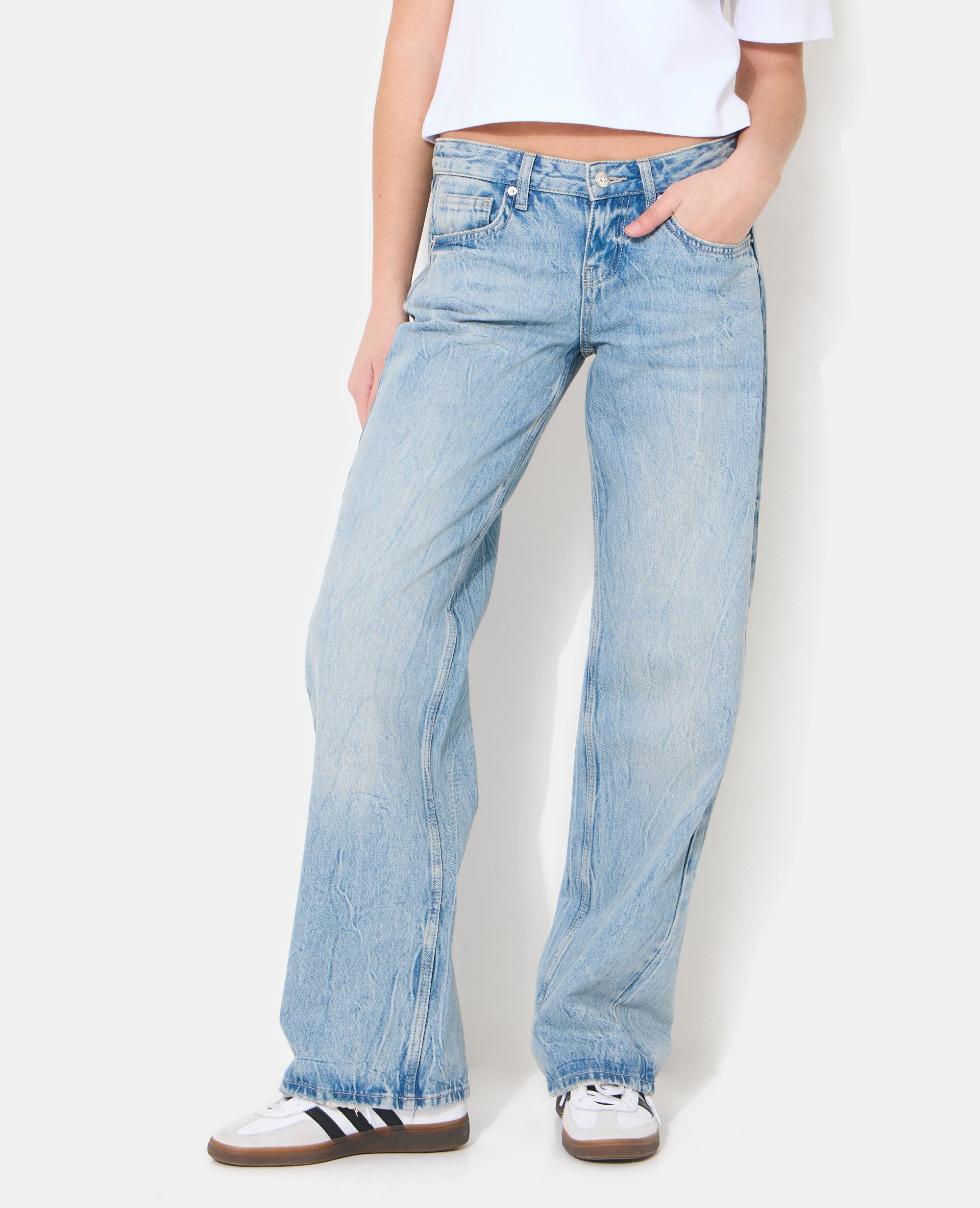 Jean straight effet froissé avec étoiles pailletées