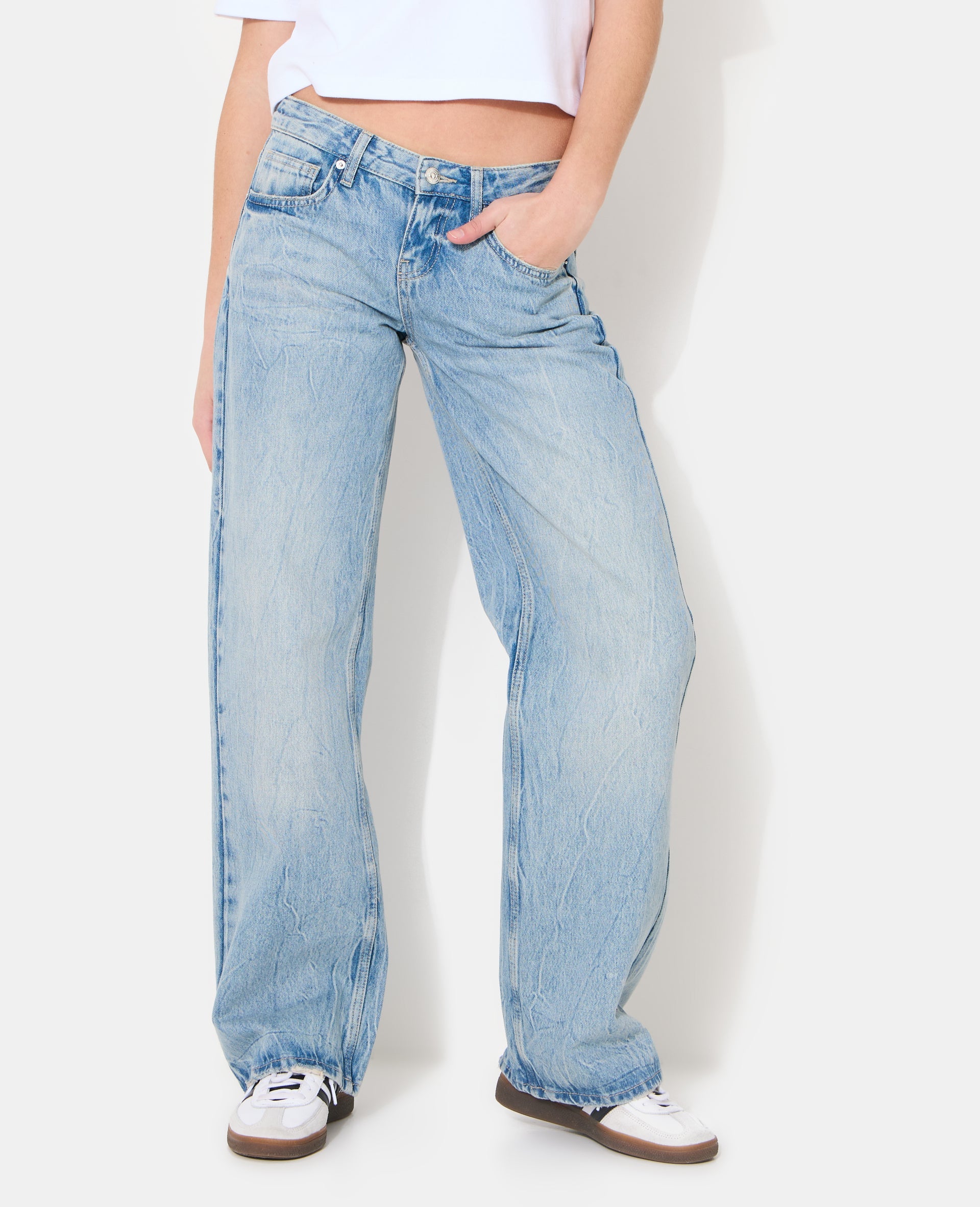 Jean straight effet froissé avec étoiles pailletées