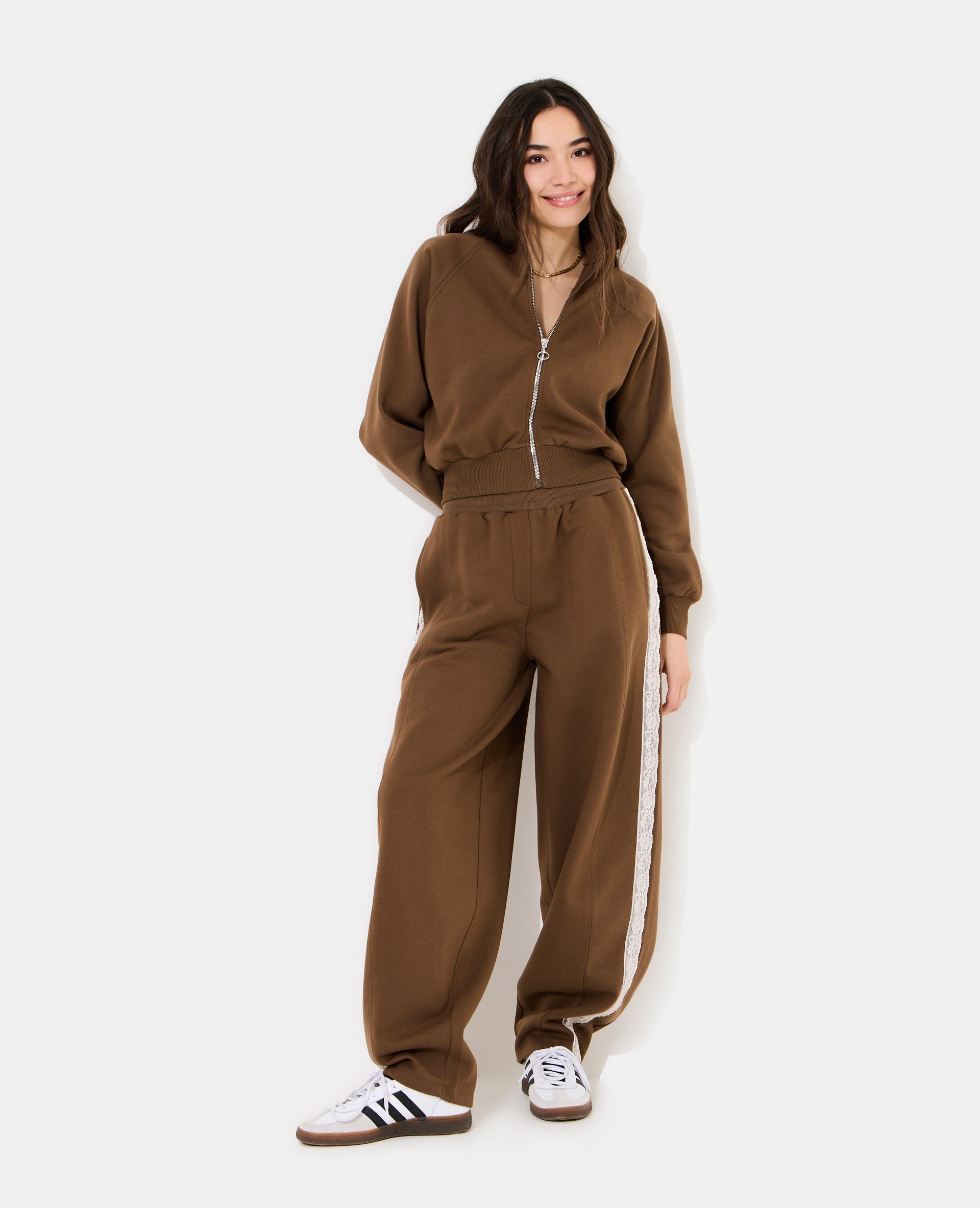 Pantalon molleton barrel avec dentelle