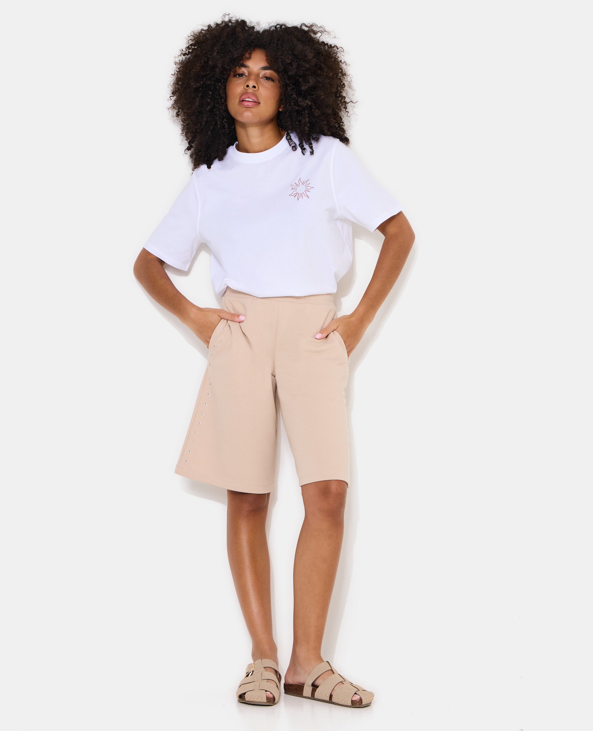 Bermuda en molleton avec clous